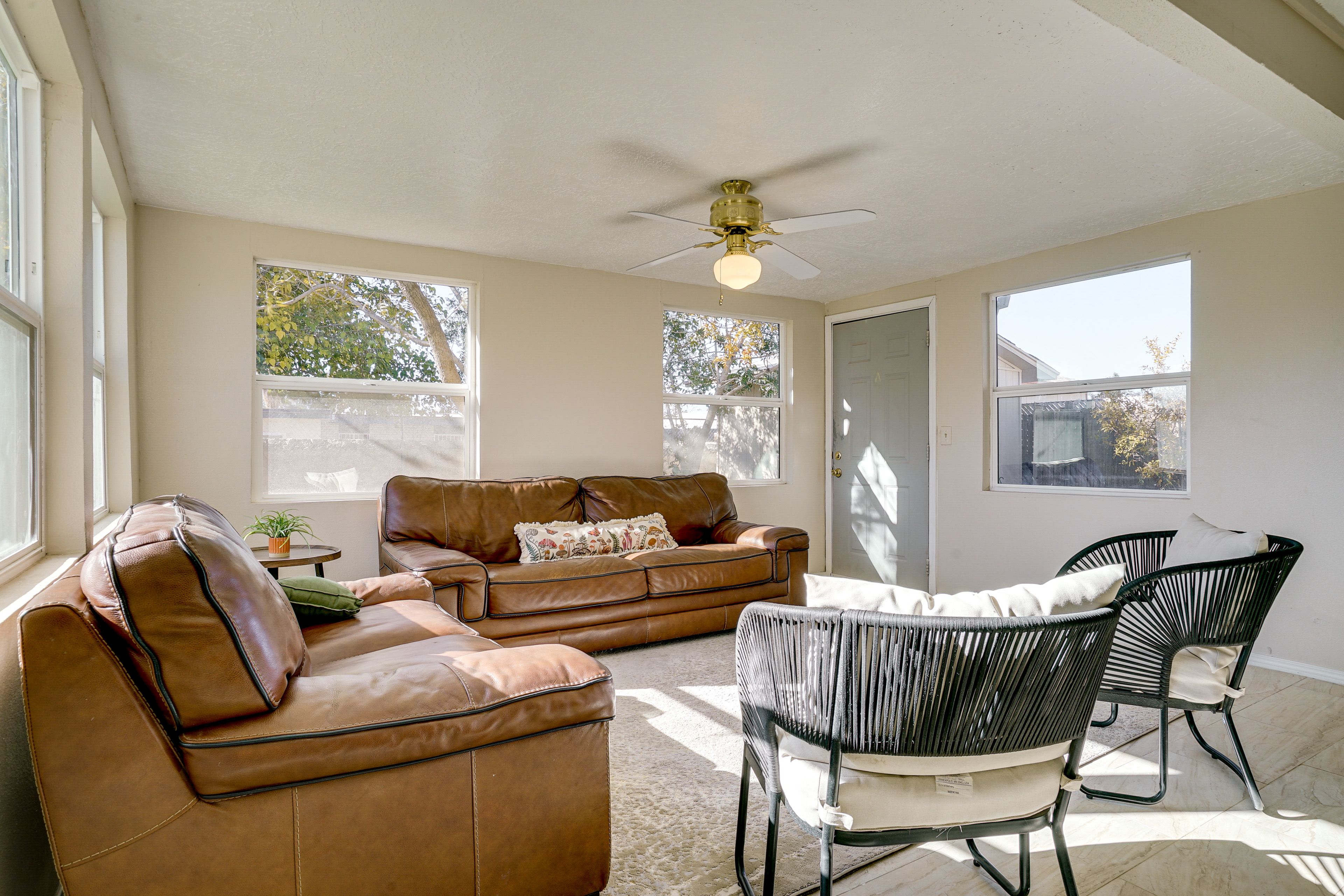 Sitting Room | Central Heat & A/C | Free WiFi