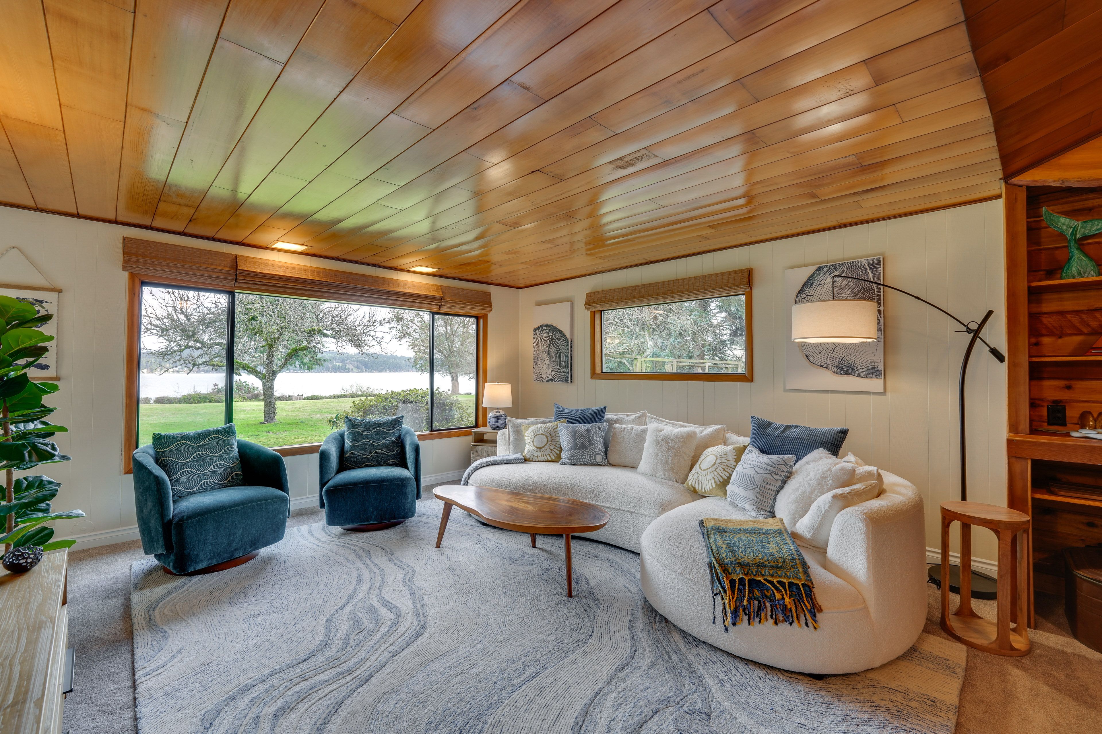 Living Room | Free WiFi | Electric Heating | Smart TV