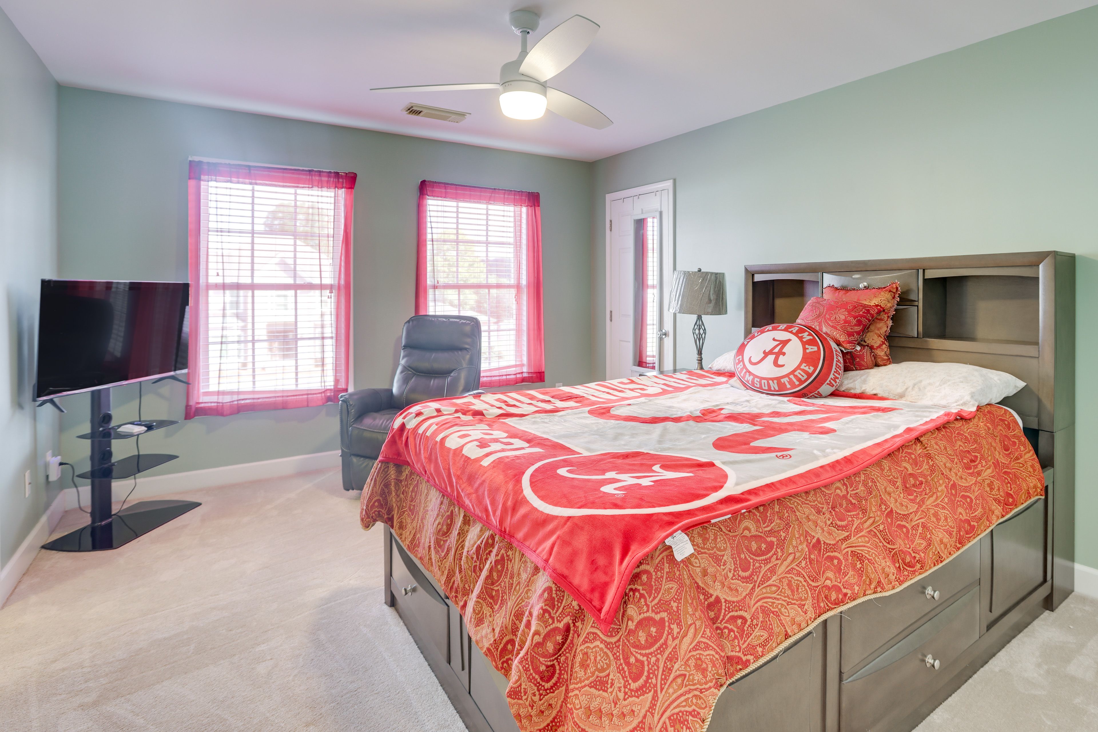 Bedroom 1 | Queen Bed | 2nd Floor