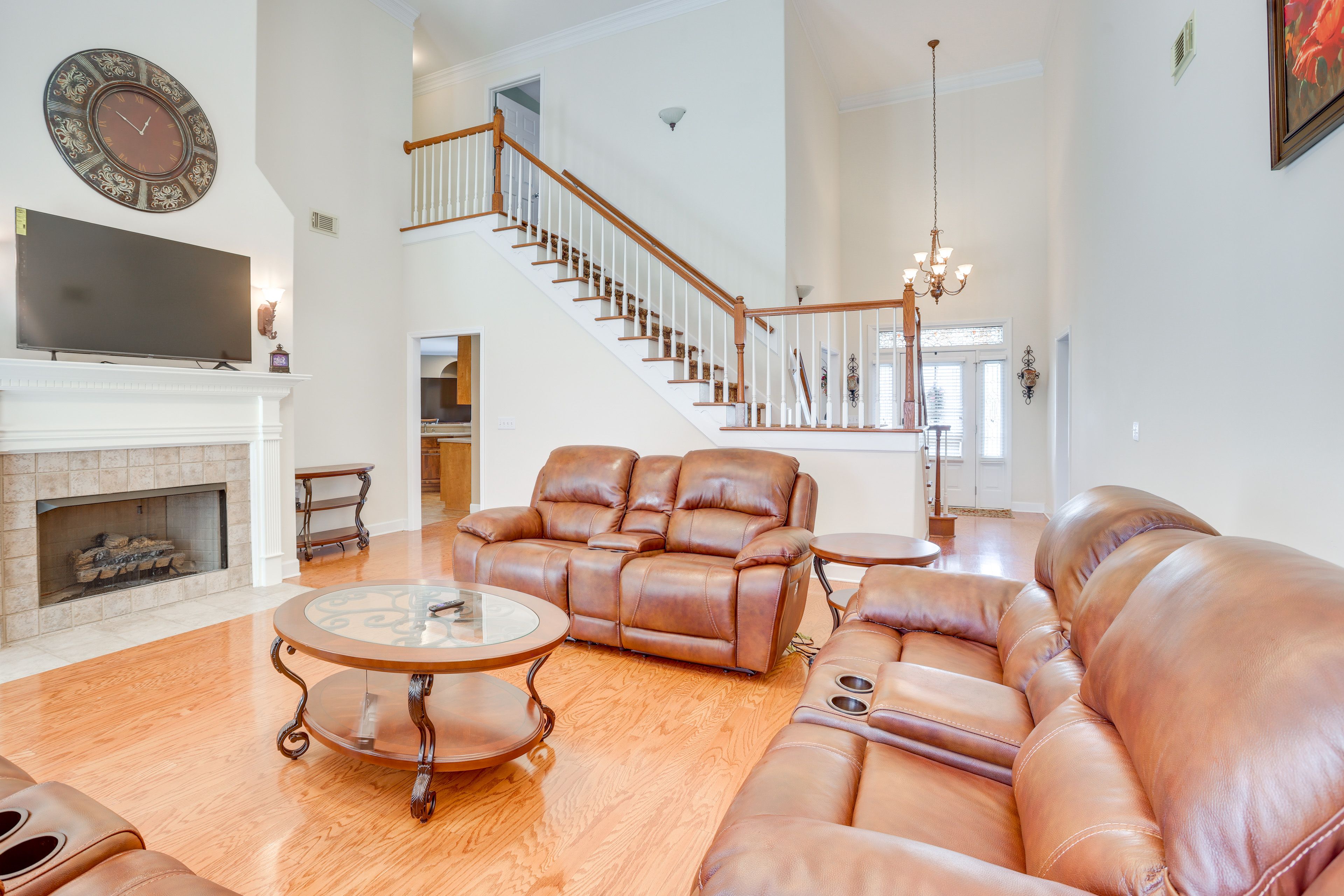 Living Room | Free WiFi | Smart TV | Central A/C | 1st Floor