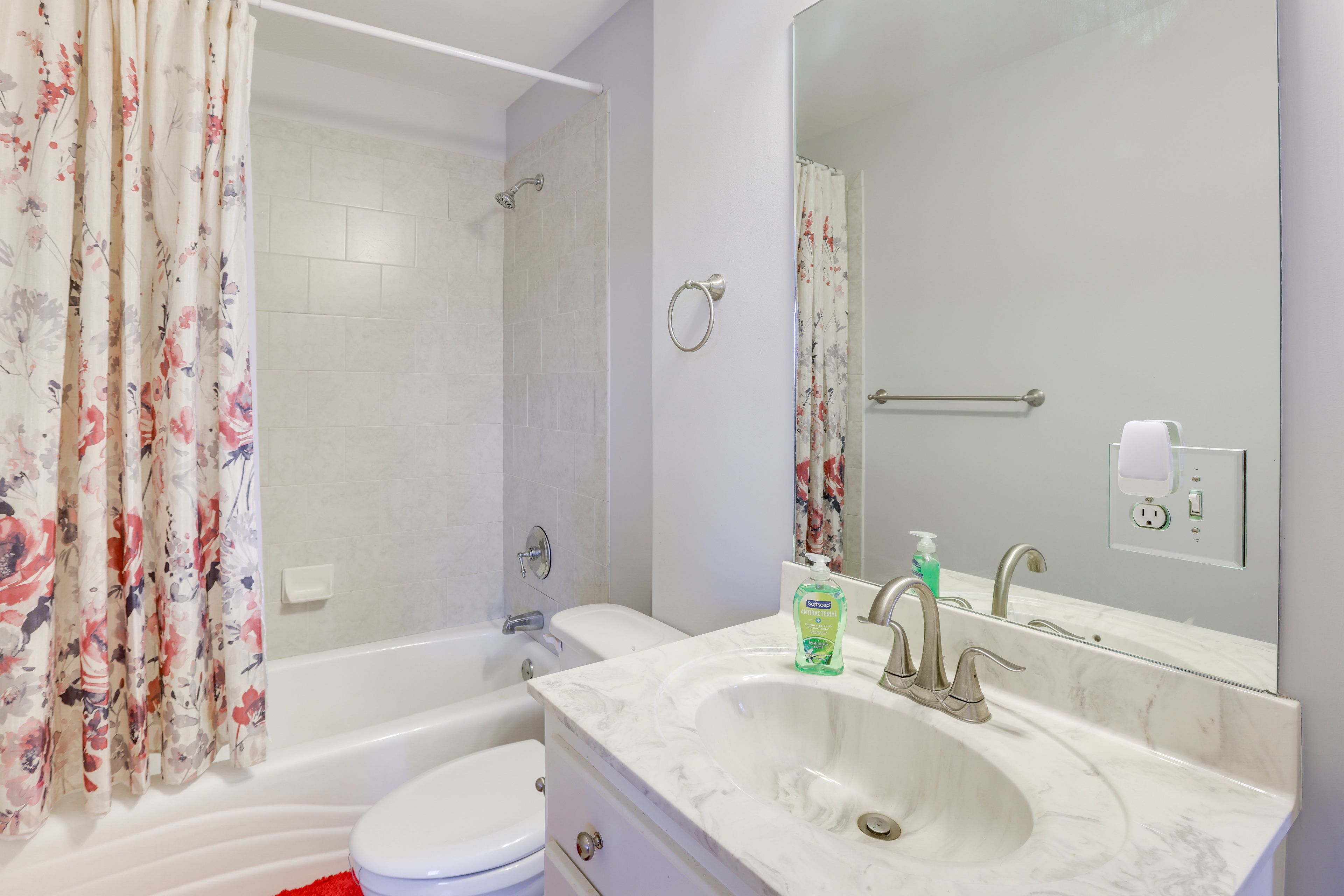 Full Bathroom | 2nd Floor