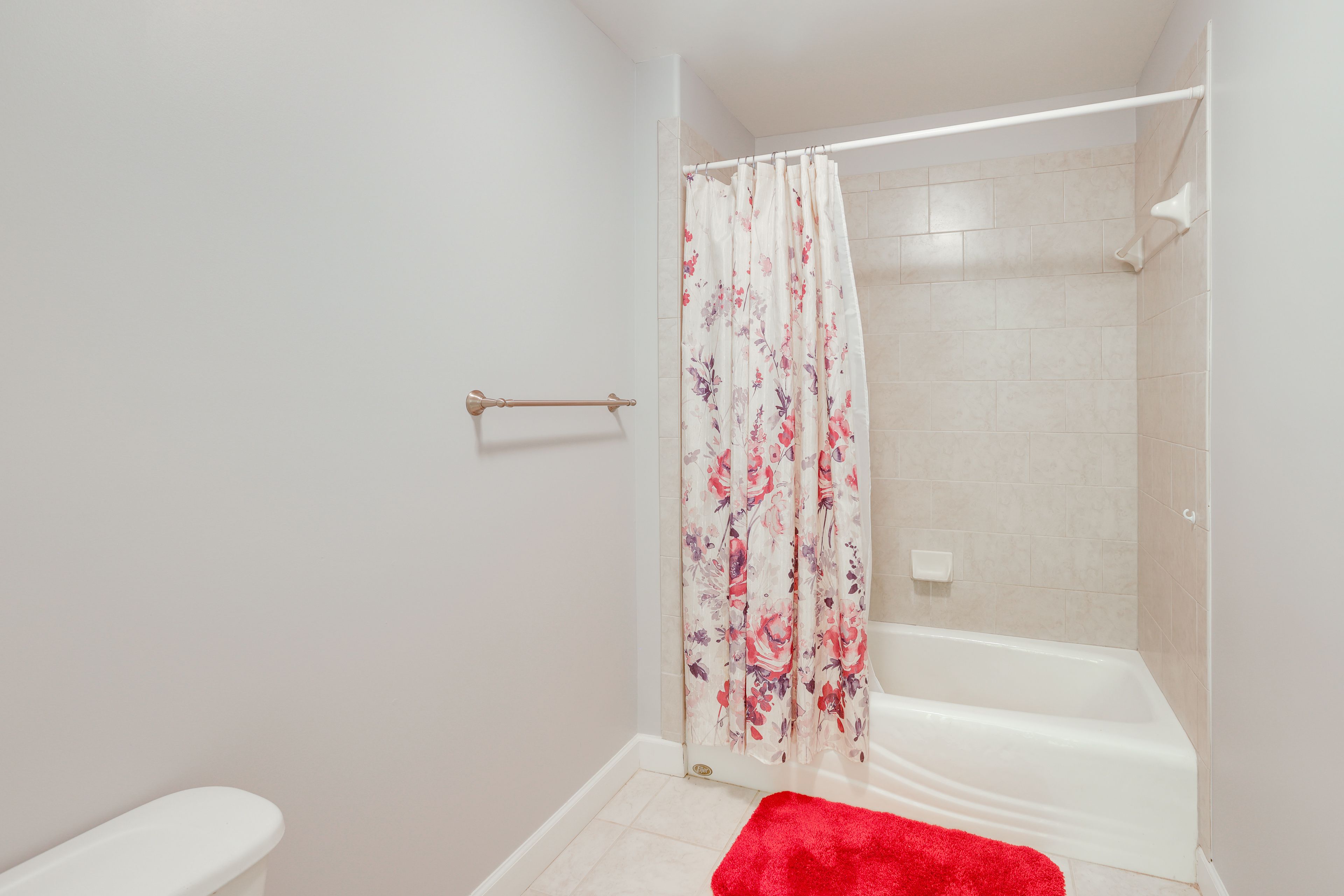 Full Bathroom | 2nd Floor