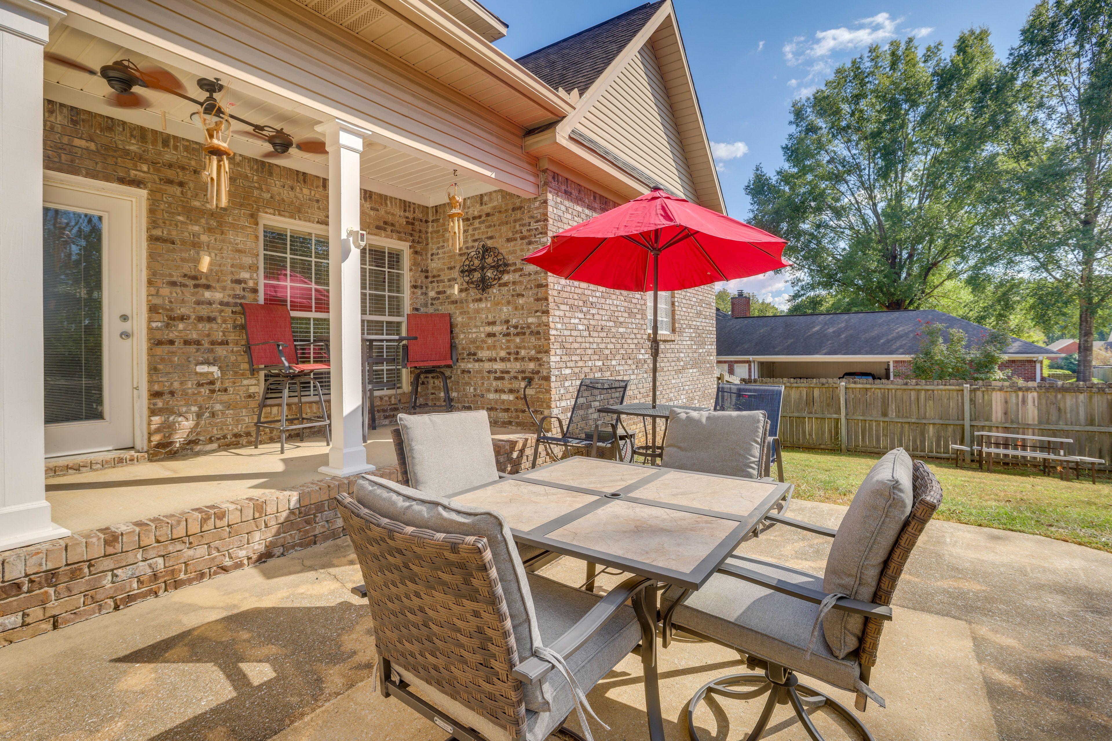 Tuscaloosa Vacation Rental | 4BR | 2.5BA | 3,200 Sq Ft | 3 Steps to Enter