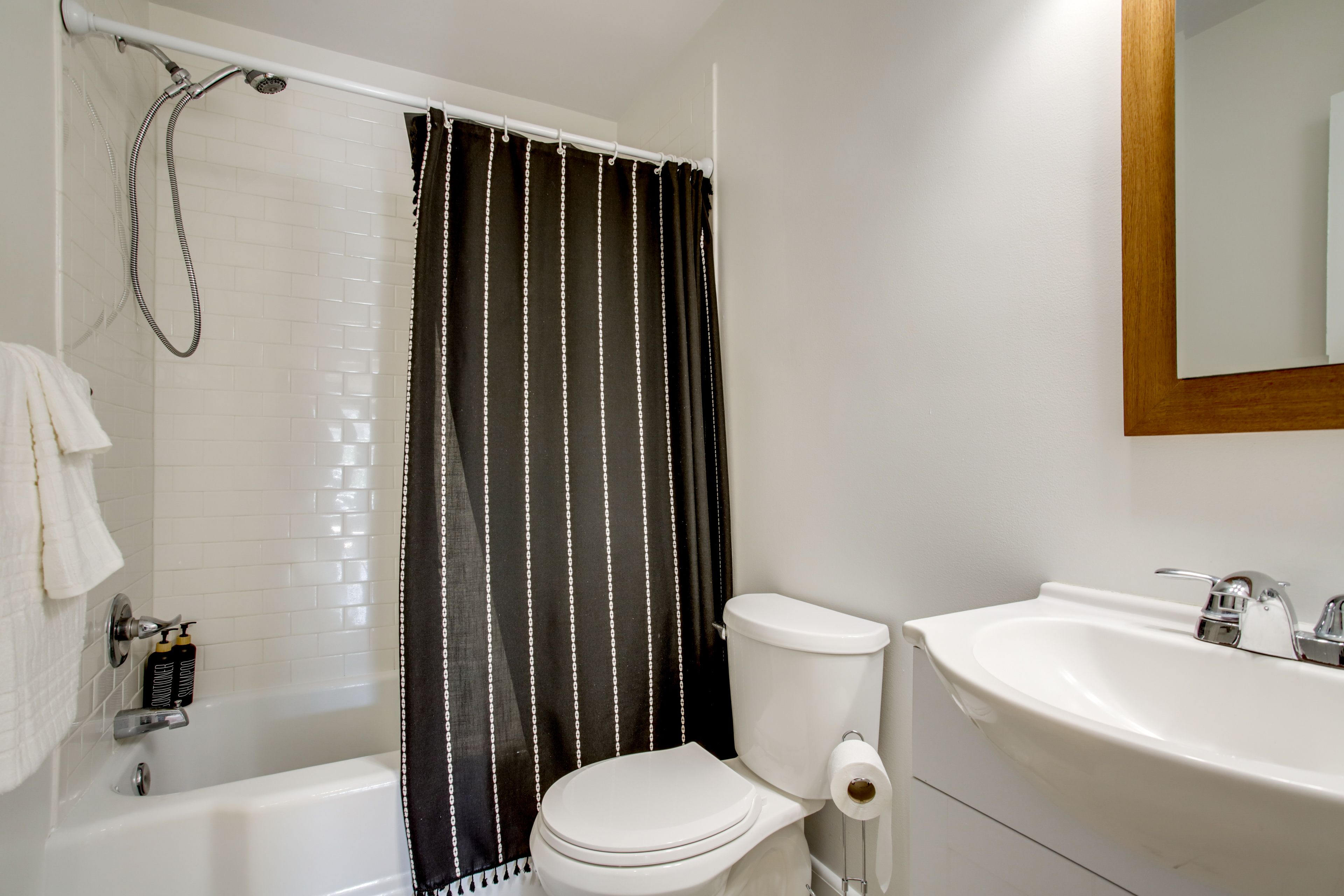 Full Bathroom | 1st Floor