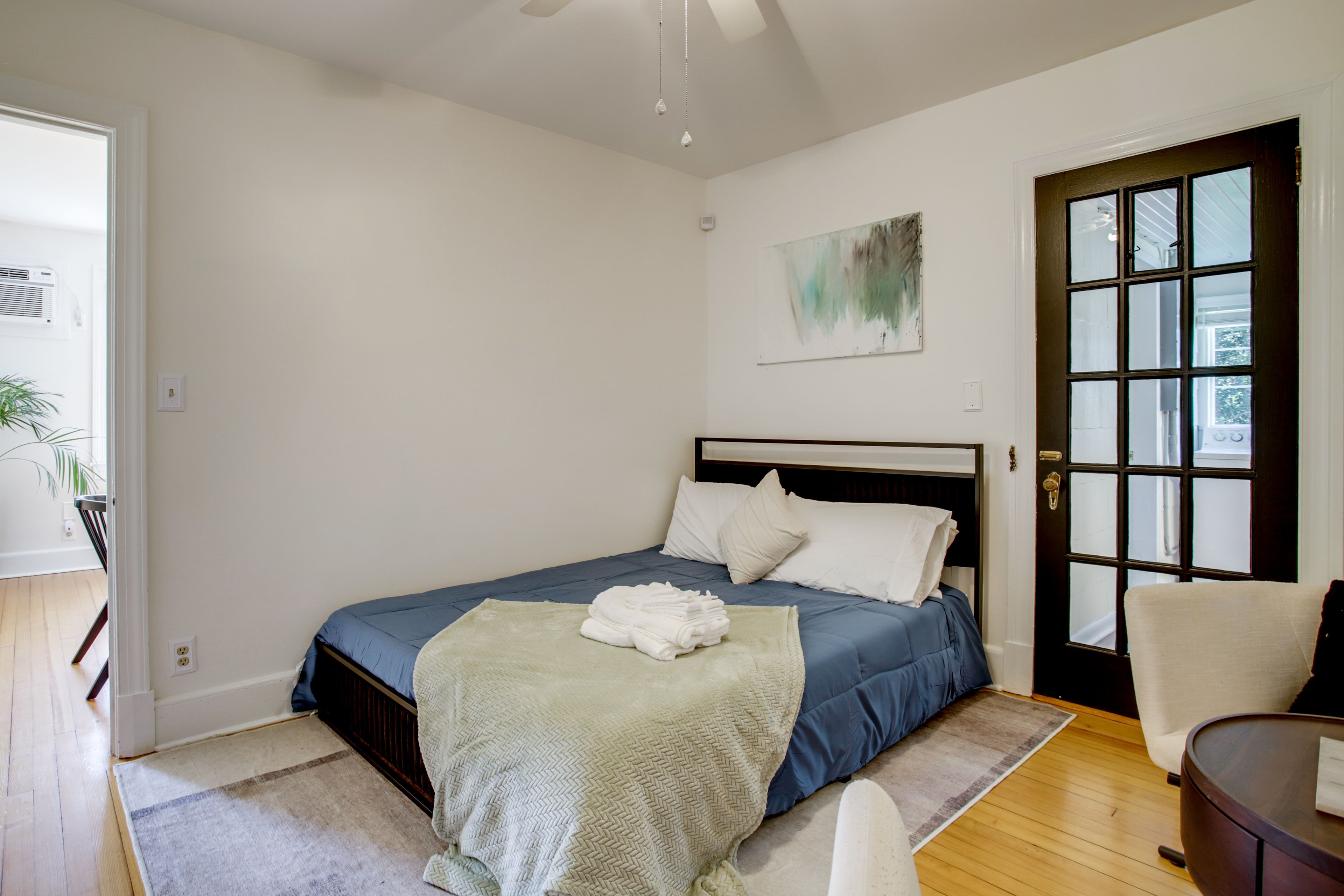 Bonus Room | Queen Bed | 1st Floor