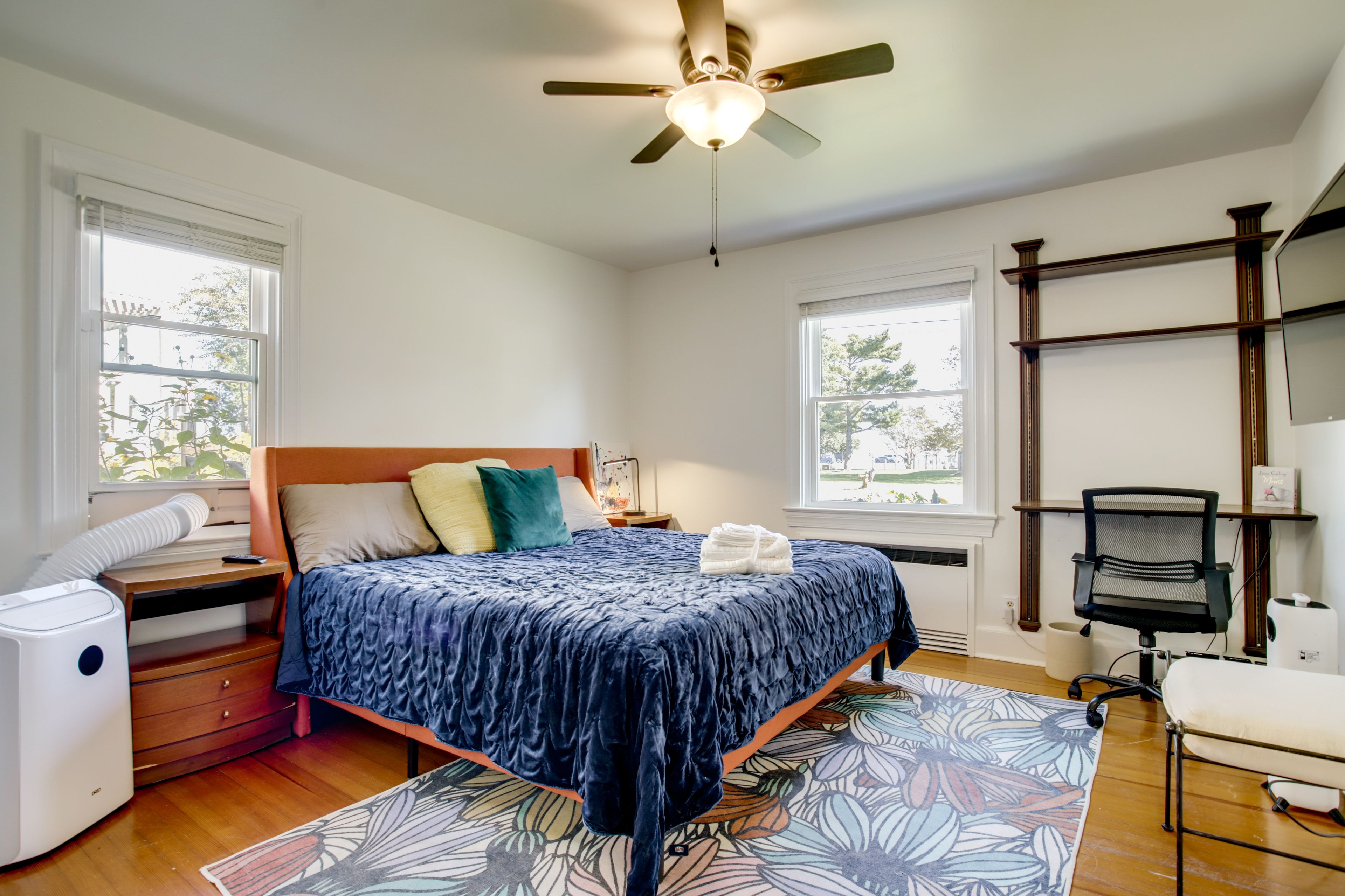 Bedroom 2 | King Bed | 1st Floor