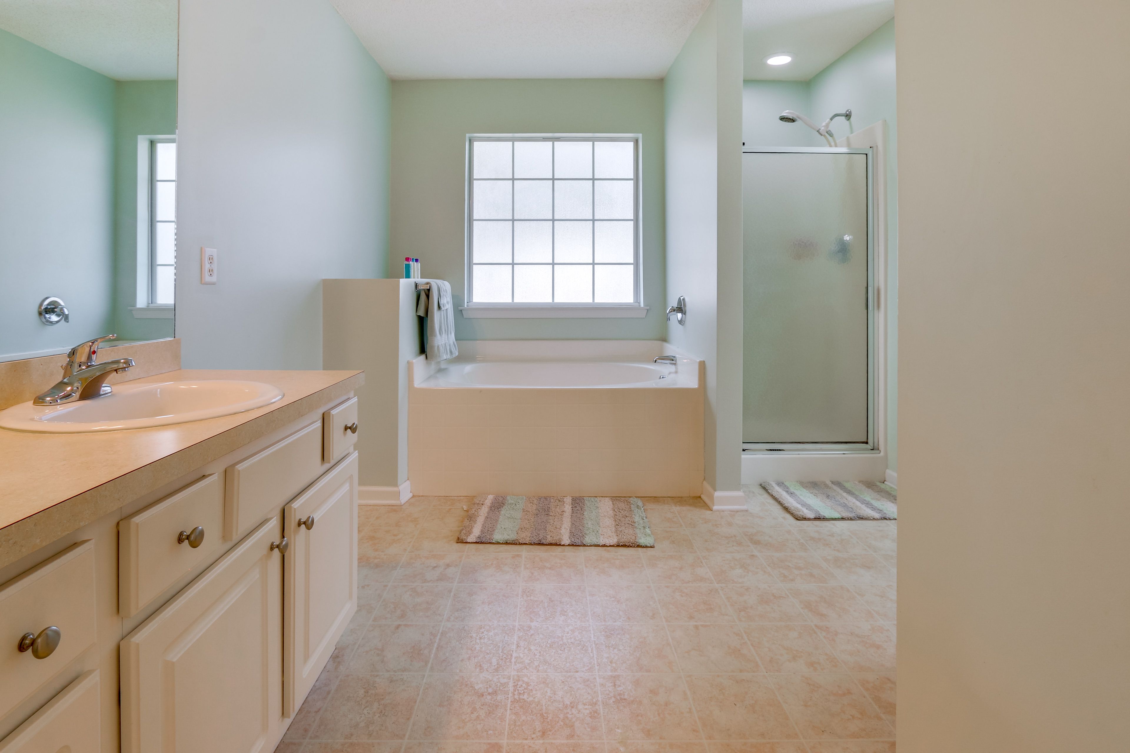 En-Suite Bathroom | Towels Provided