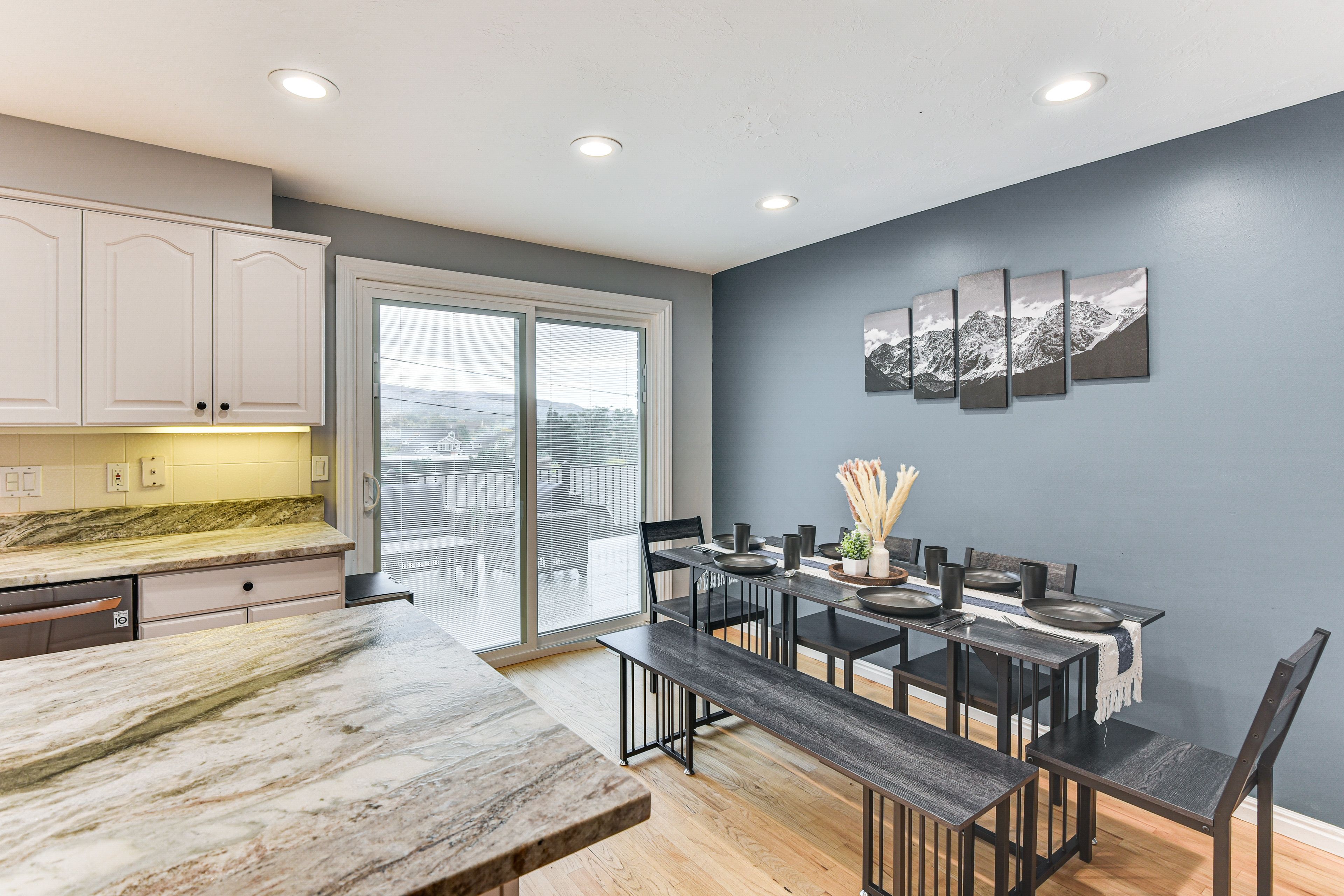 Dining Table | Dishware/Flatware