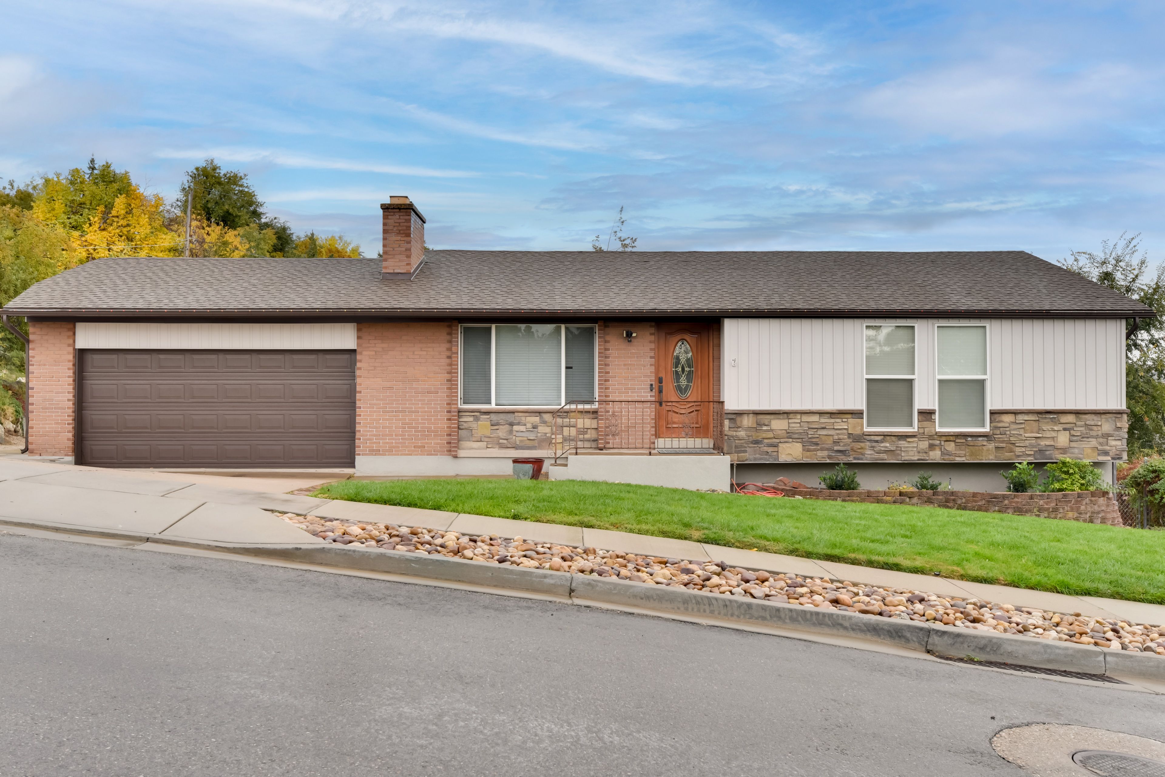 Parking | Front Driveway (4 Vehicles)