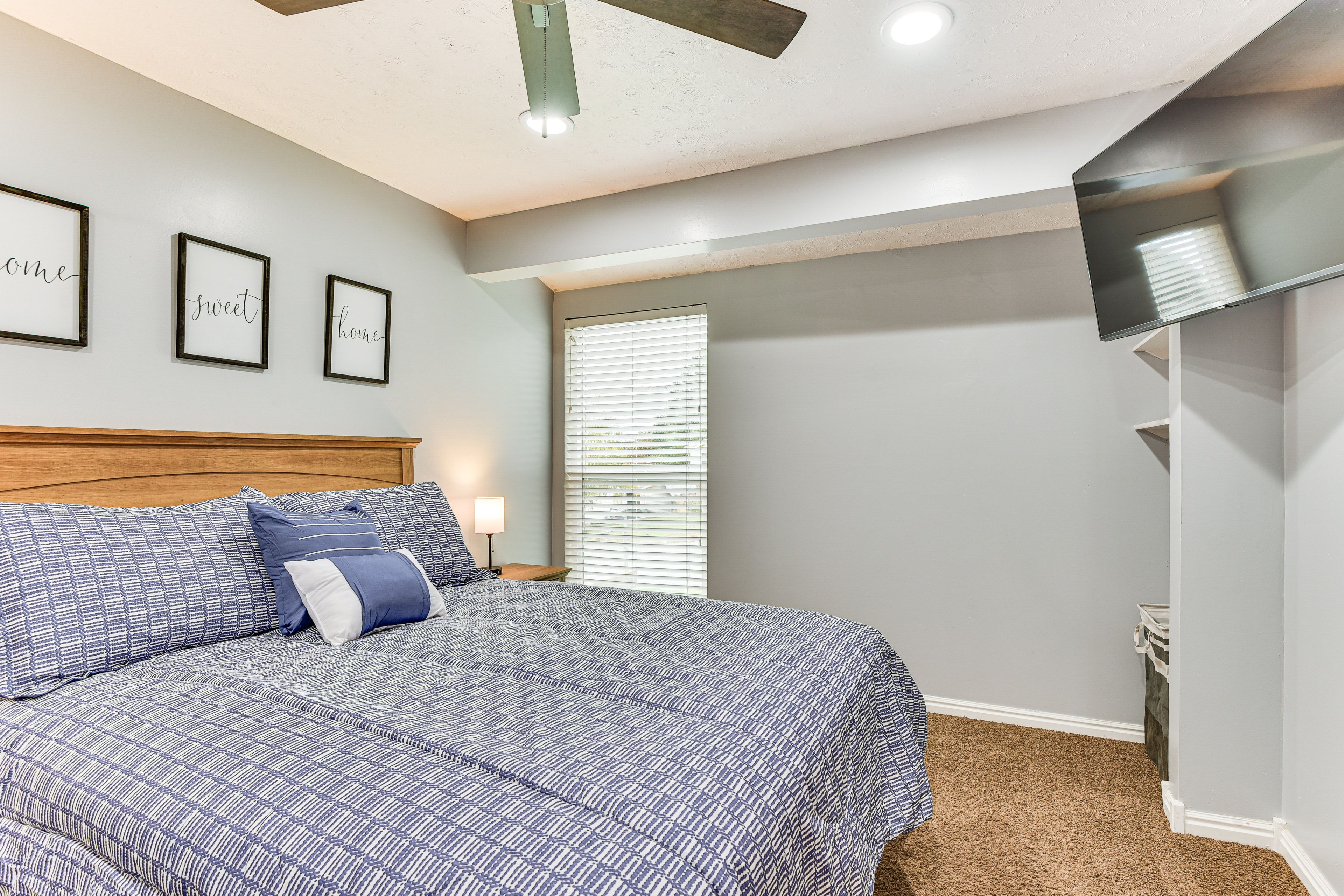 Bedroom 2 | Queen Bed | TV