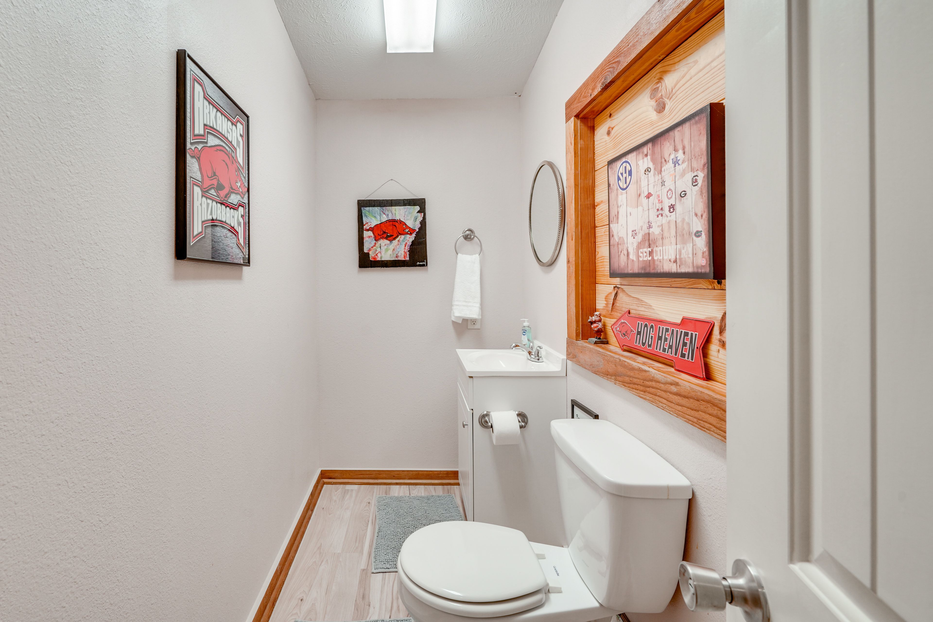 Half Bathroom | Complimentary Toiletries | Towels Provided