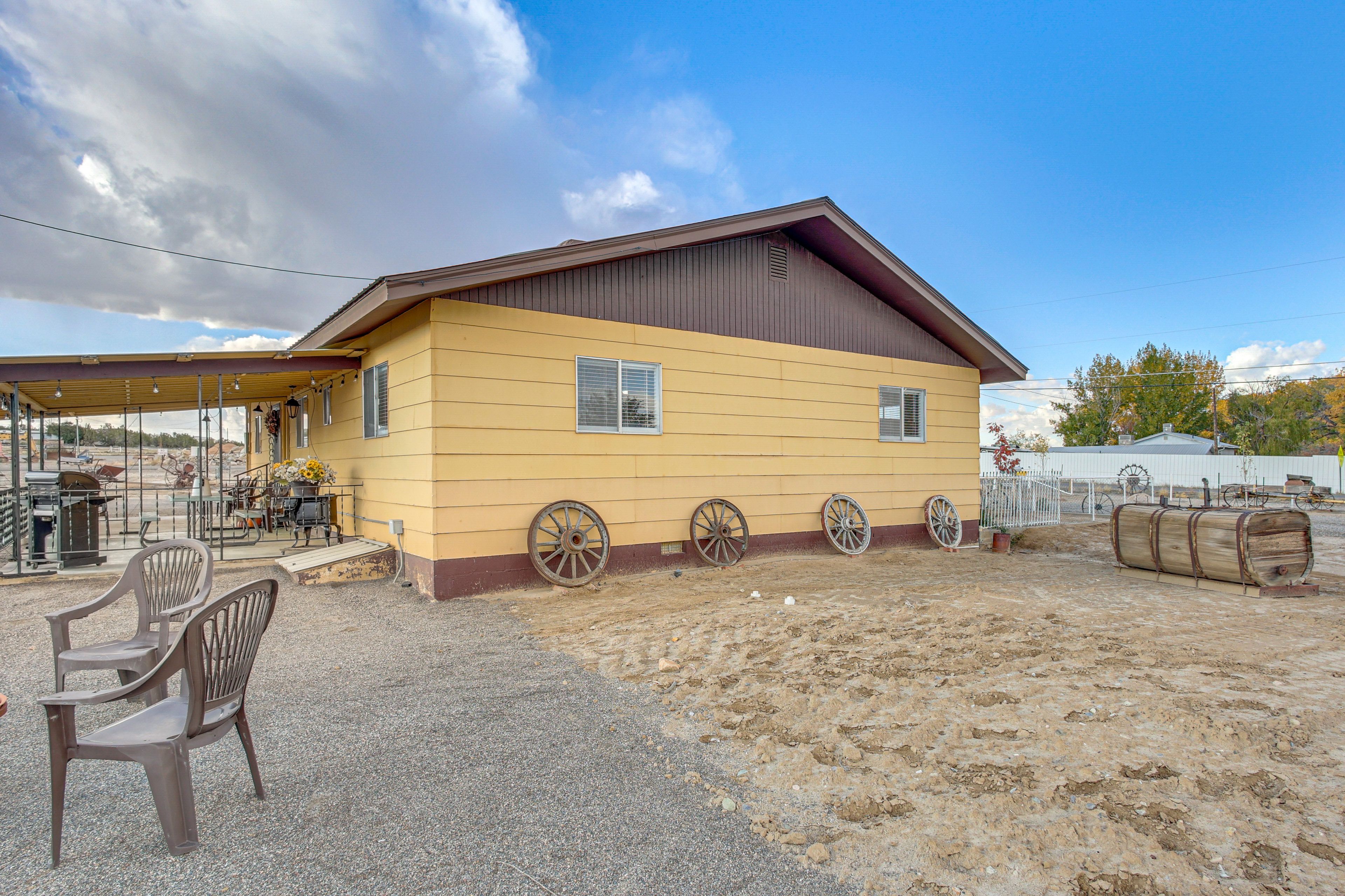 Yard | RV/Trailer/Camper/Truck Parking Allowed | 50-Volt Hookup