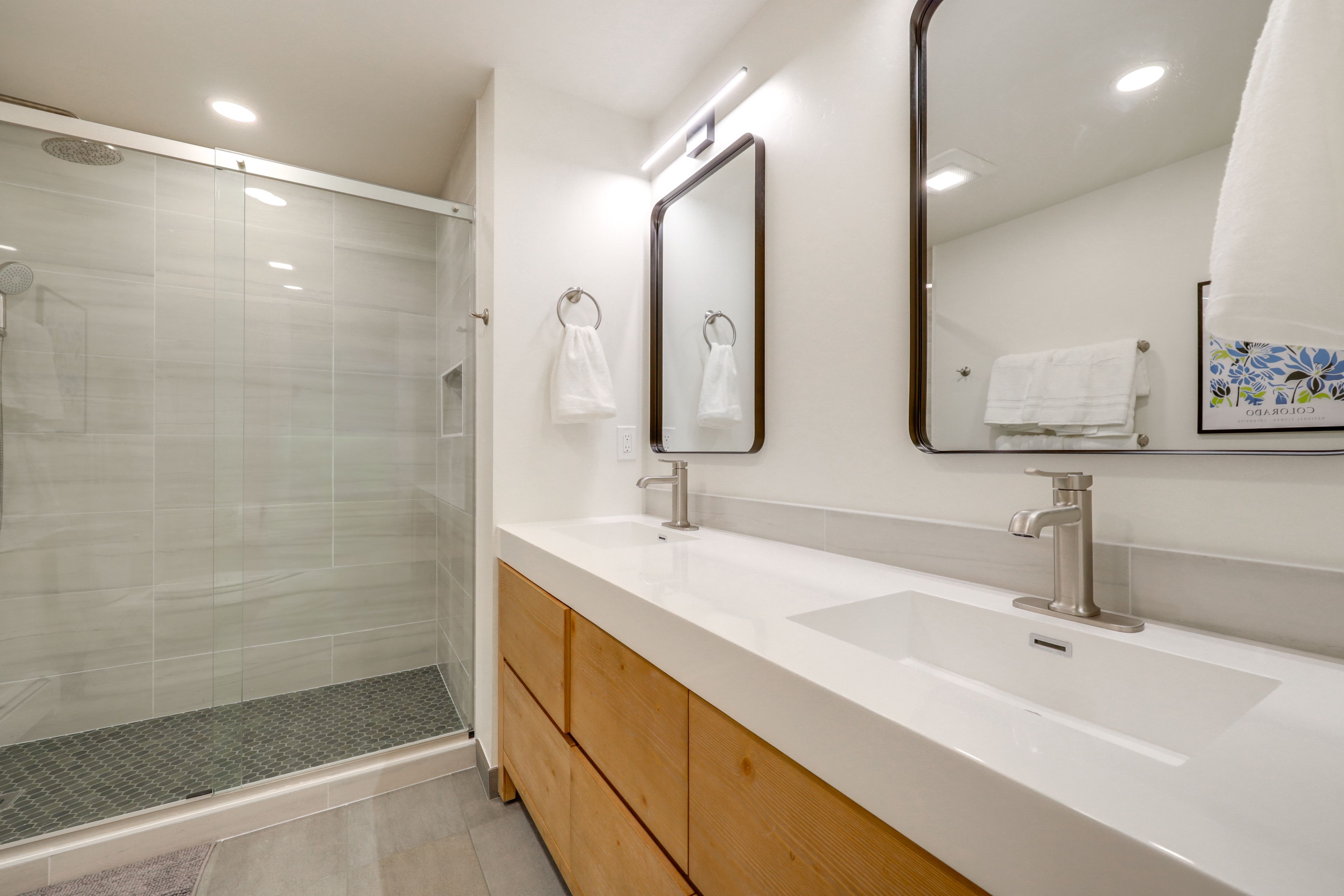 Full Bathroom | 2nd Floor | Towels Provided