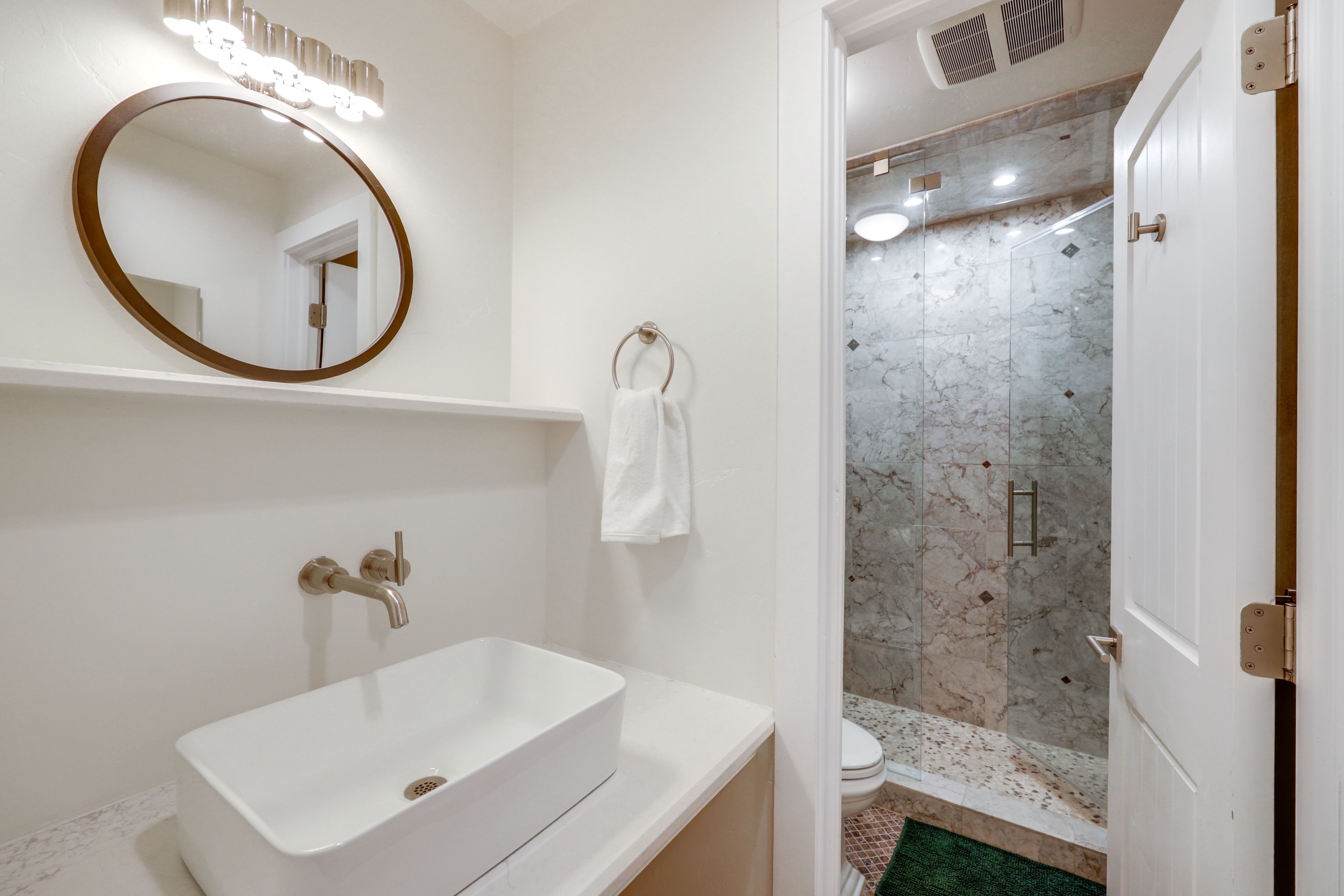 Full Bathroom | 1st Floor