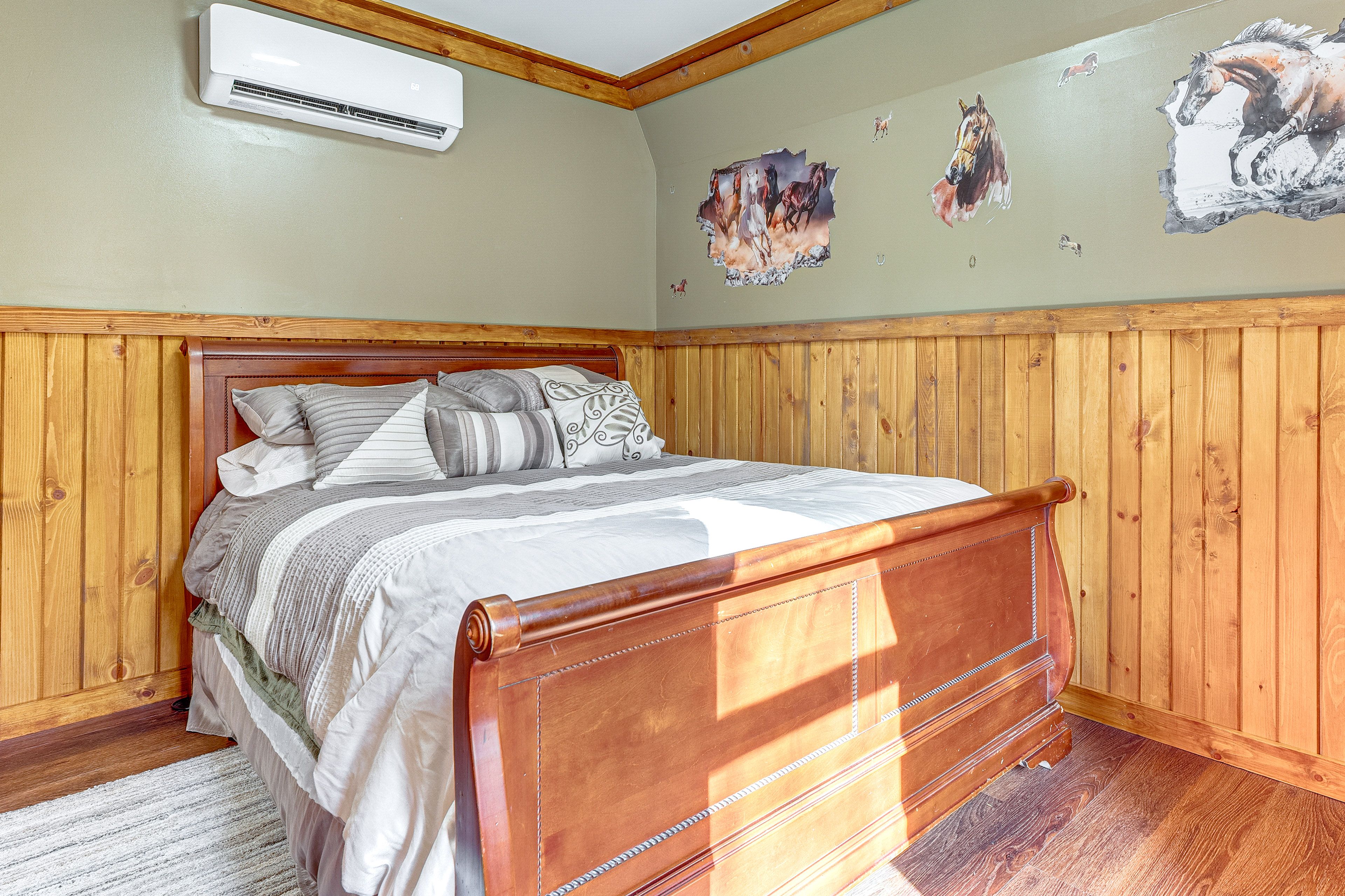 Bedroom 2 | Queen Bed