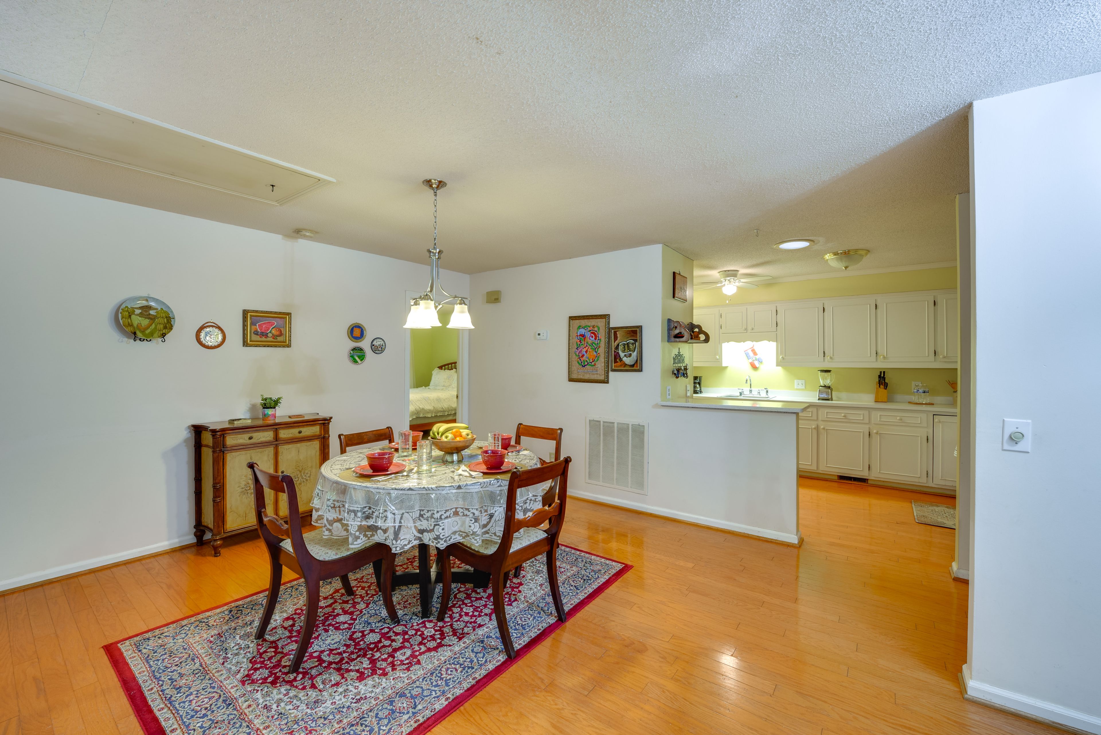 Dining Area | Dishware/Flatware Provided