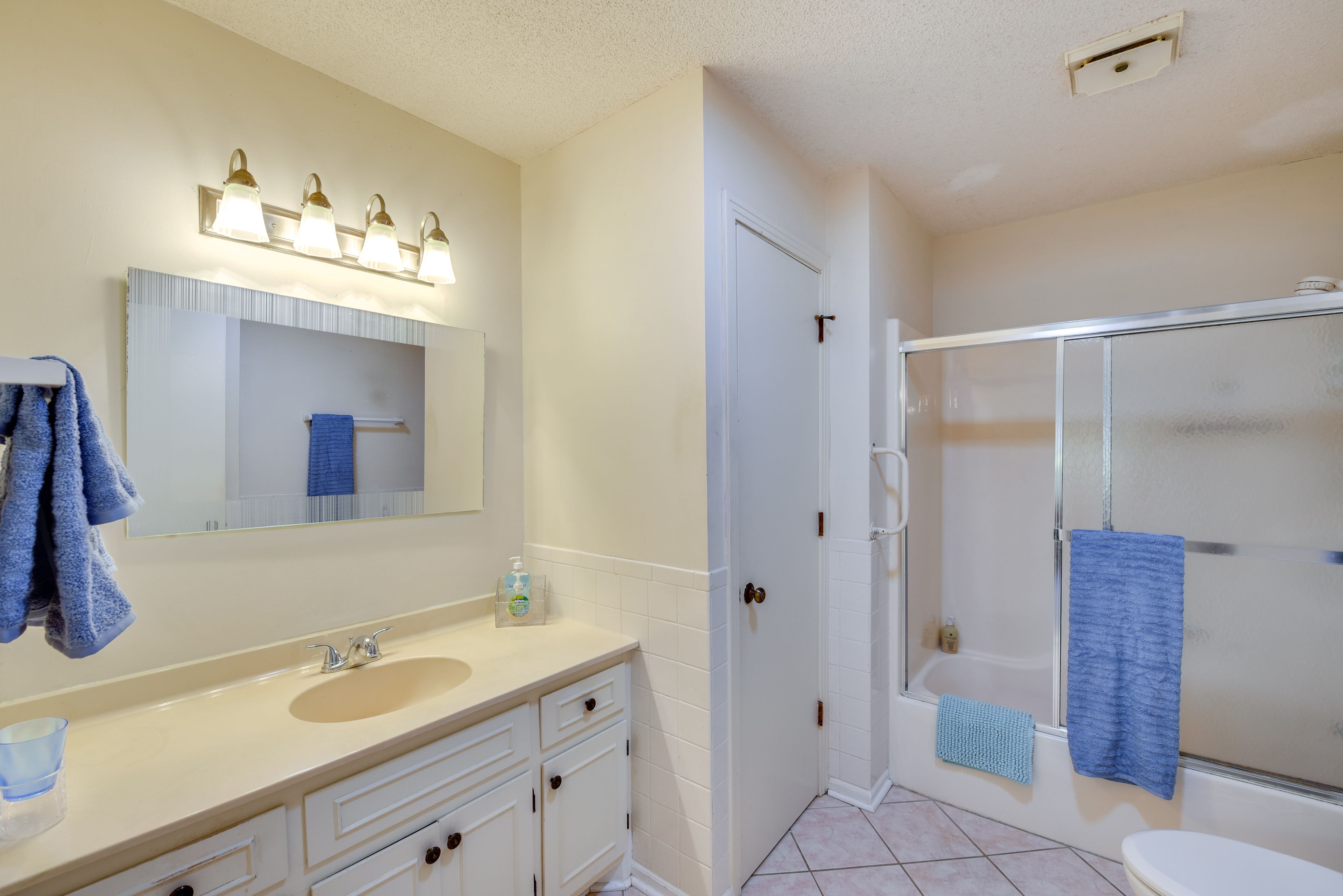 Bathroom | Towels Provided