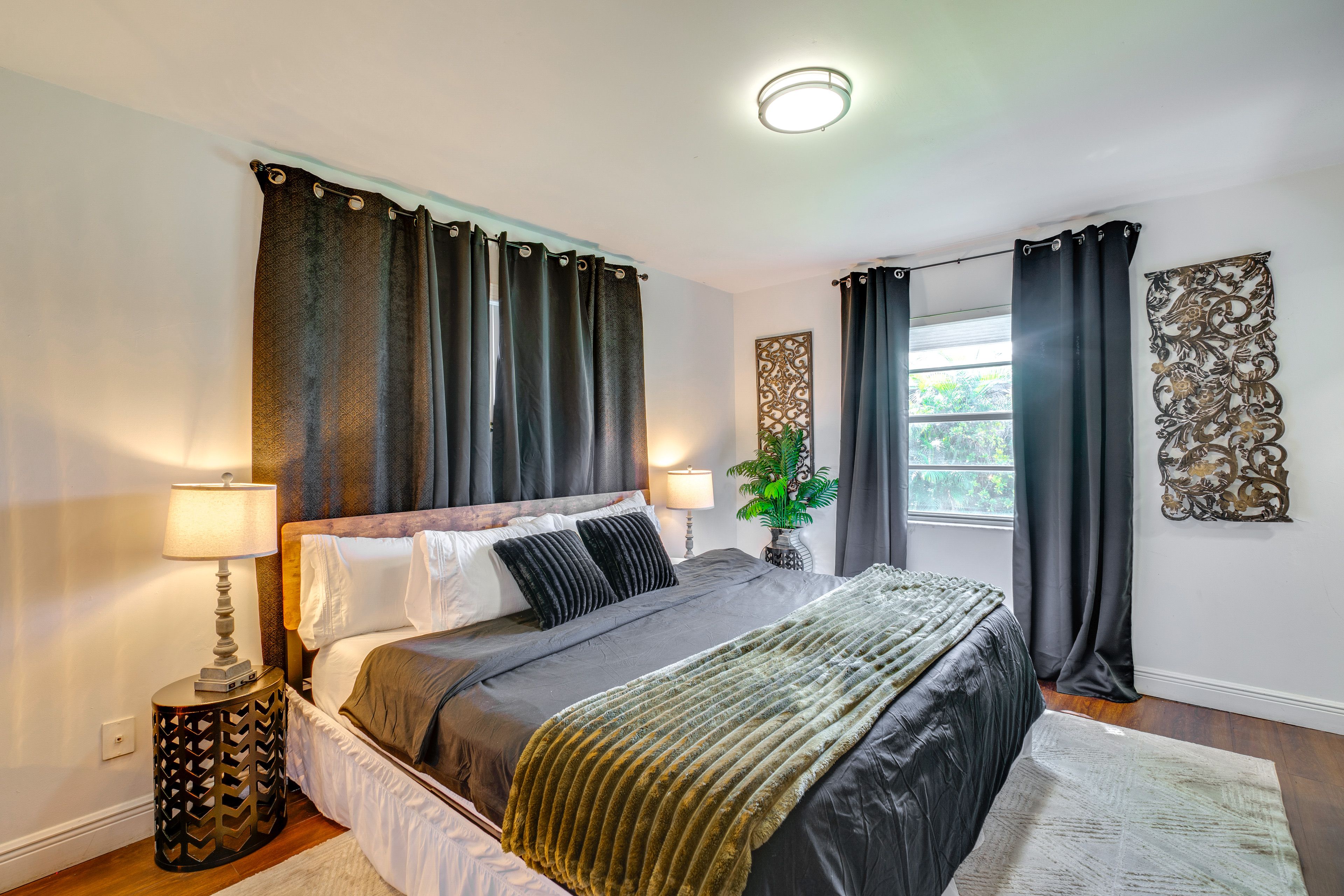 Bedroom 1 | King Bed | Linens Provided | En-Suite Bathroom