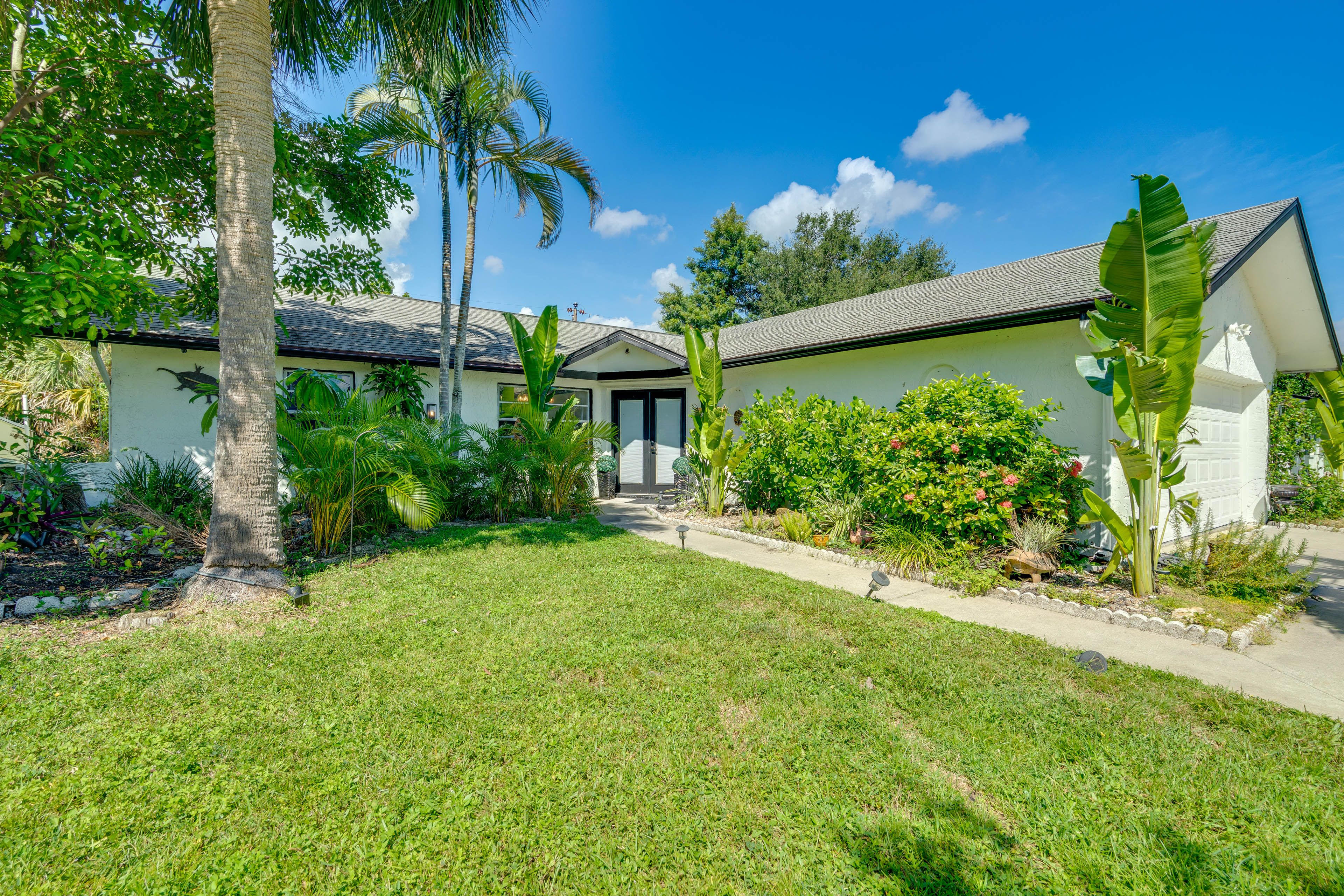 Exterior | Front Yard