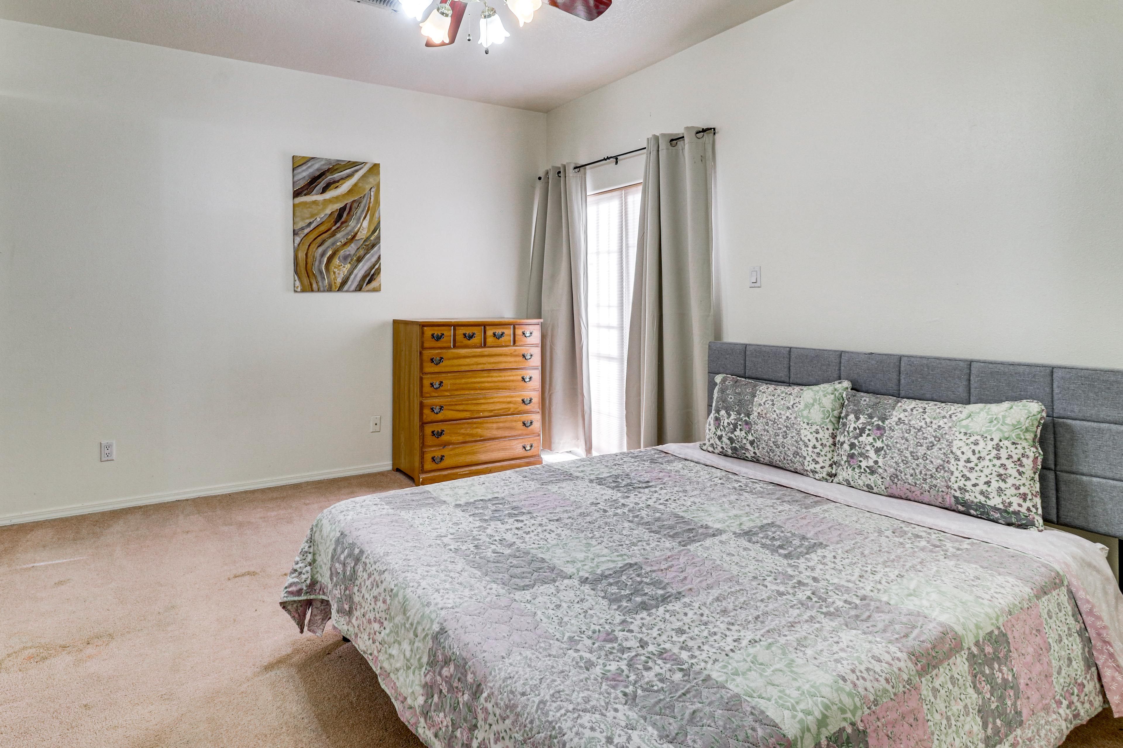 Bedroom 2 | Queen Bed | Main Floor