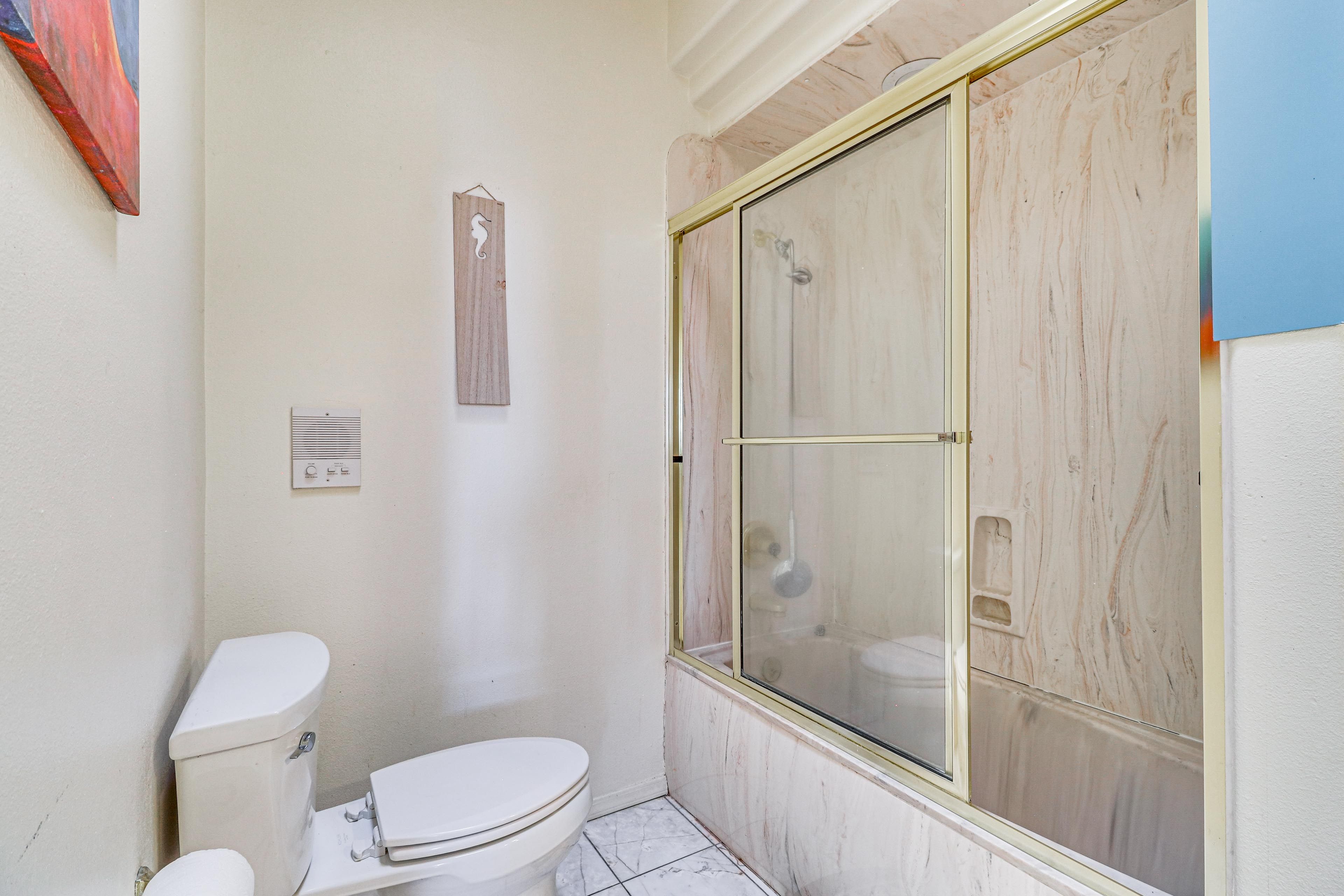 Bathroom | Main Floor