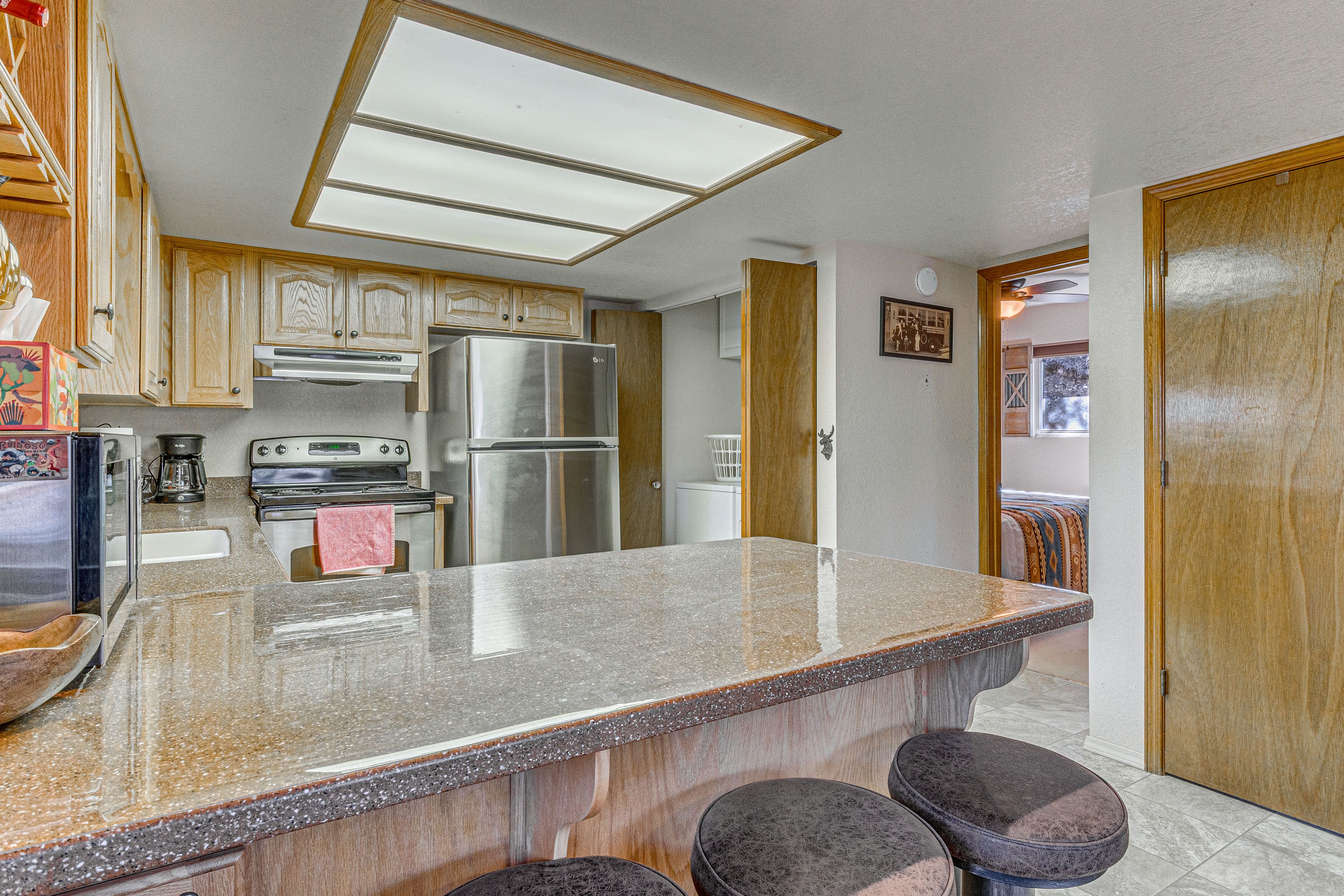 Kitchen | Dishwasher | Breakfast Bar | 1st Floor