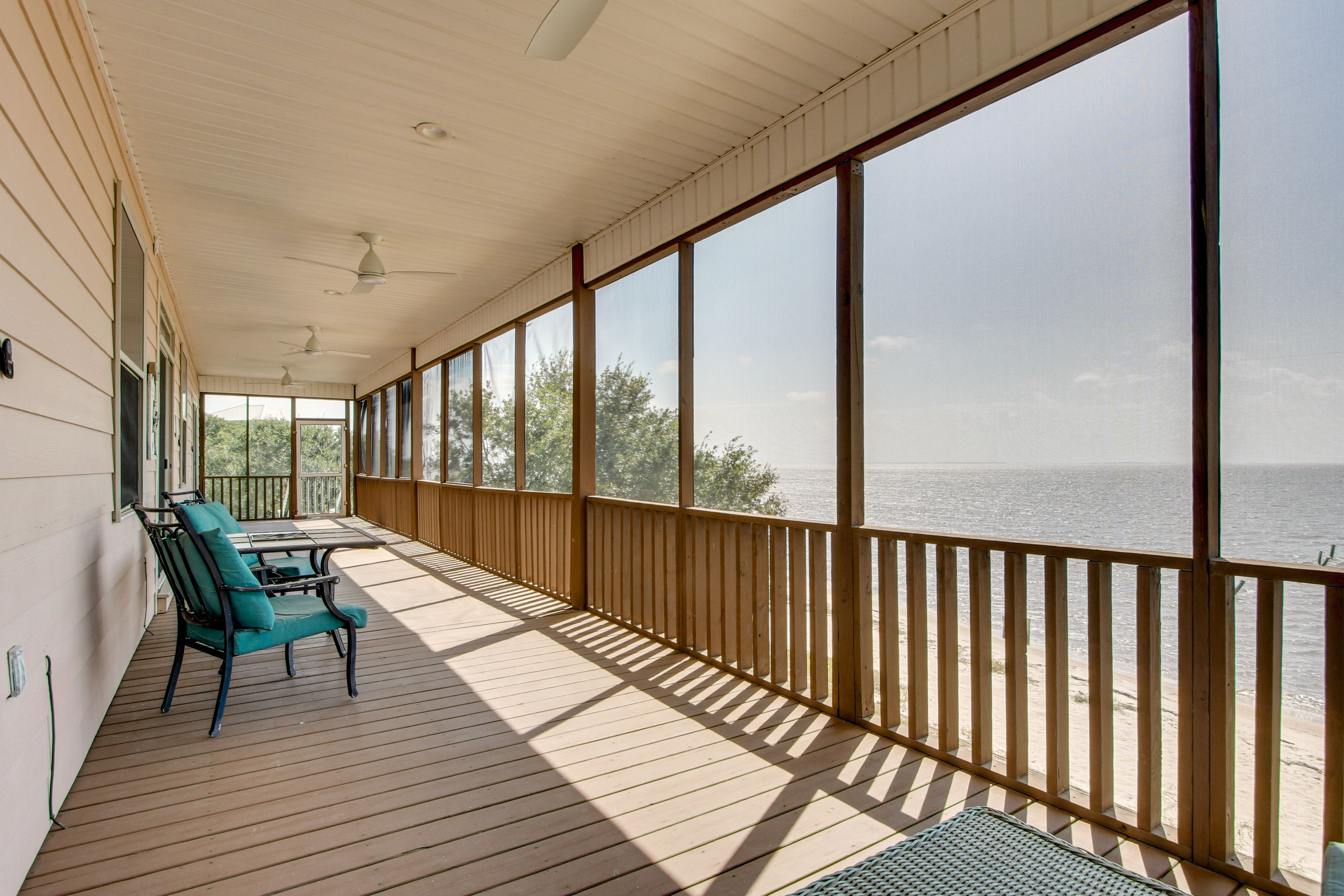 Screened-In Balcony