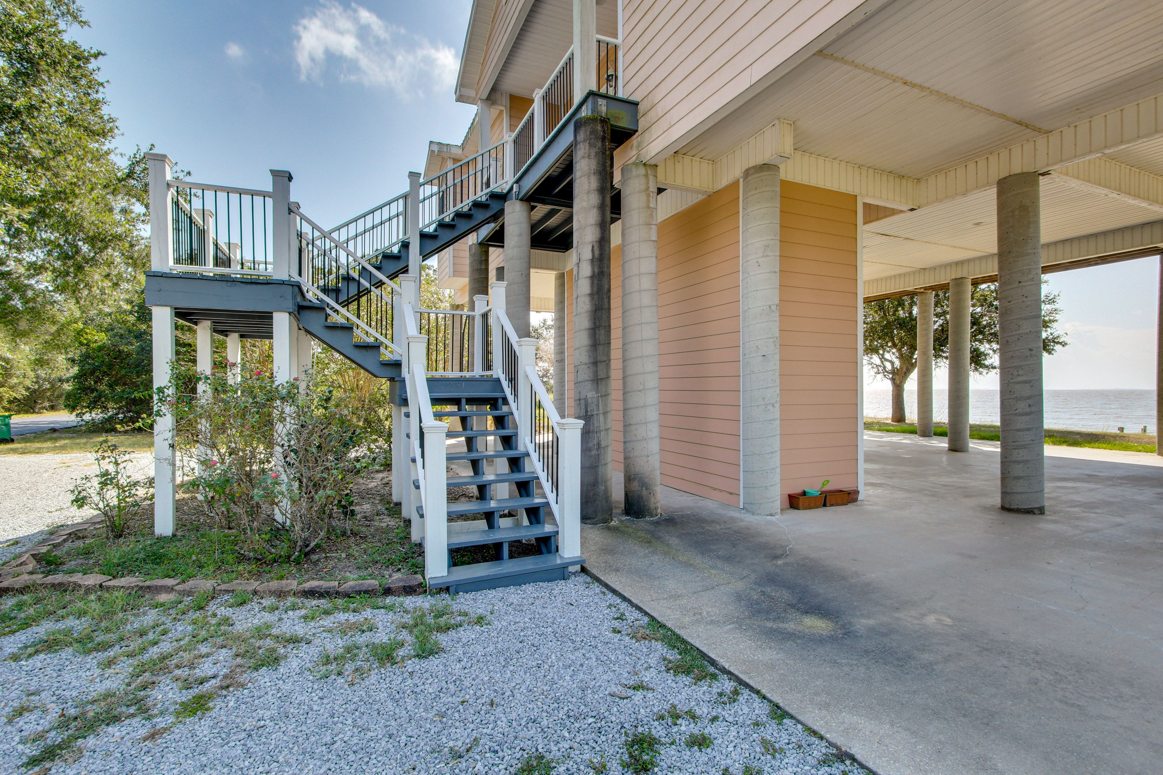 Parking | Driveway (4 Vehicles) | Carport (2 Vehicles)