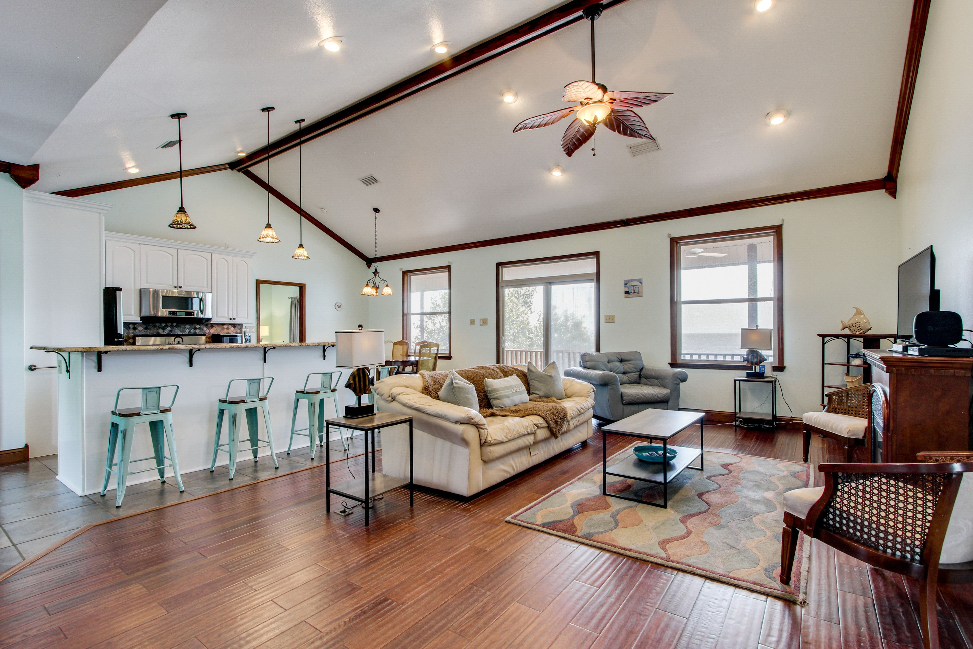 Living Space | Free WiFi | Central A/C & Heating