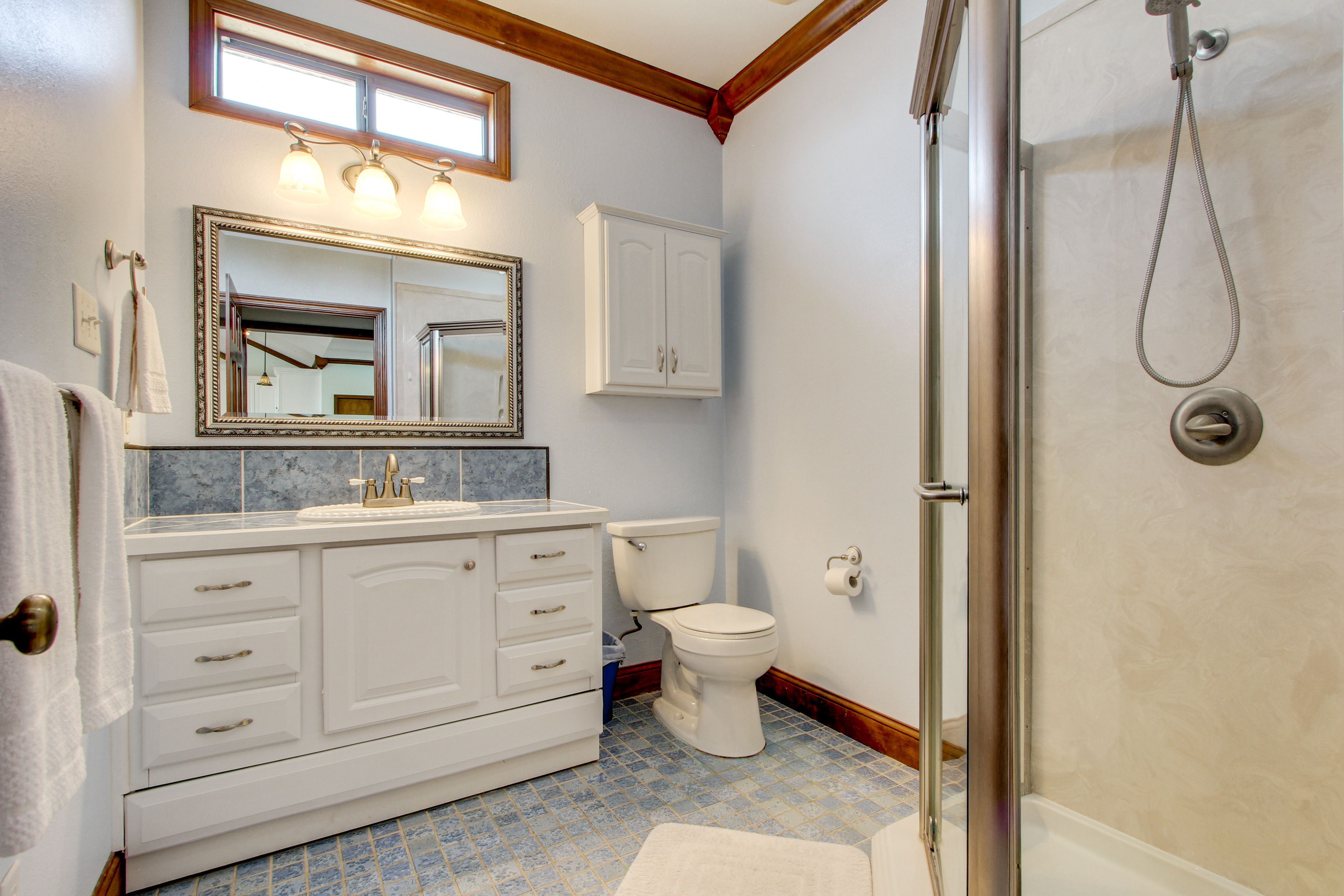 Full Bathroom | Complimentary Toiletries