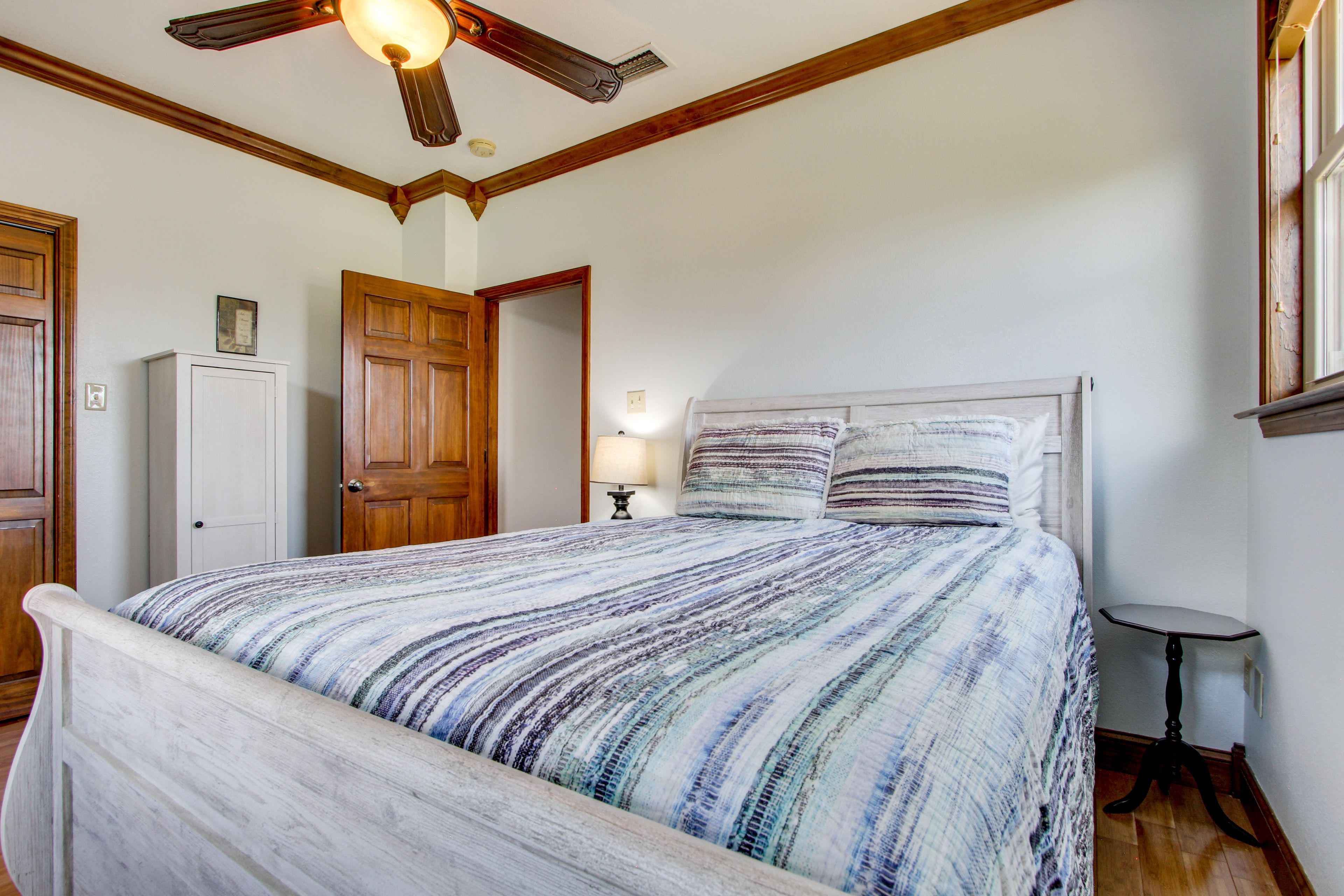 Bedroom 2 | Queen Bed