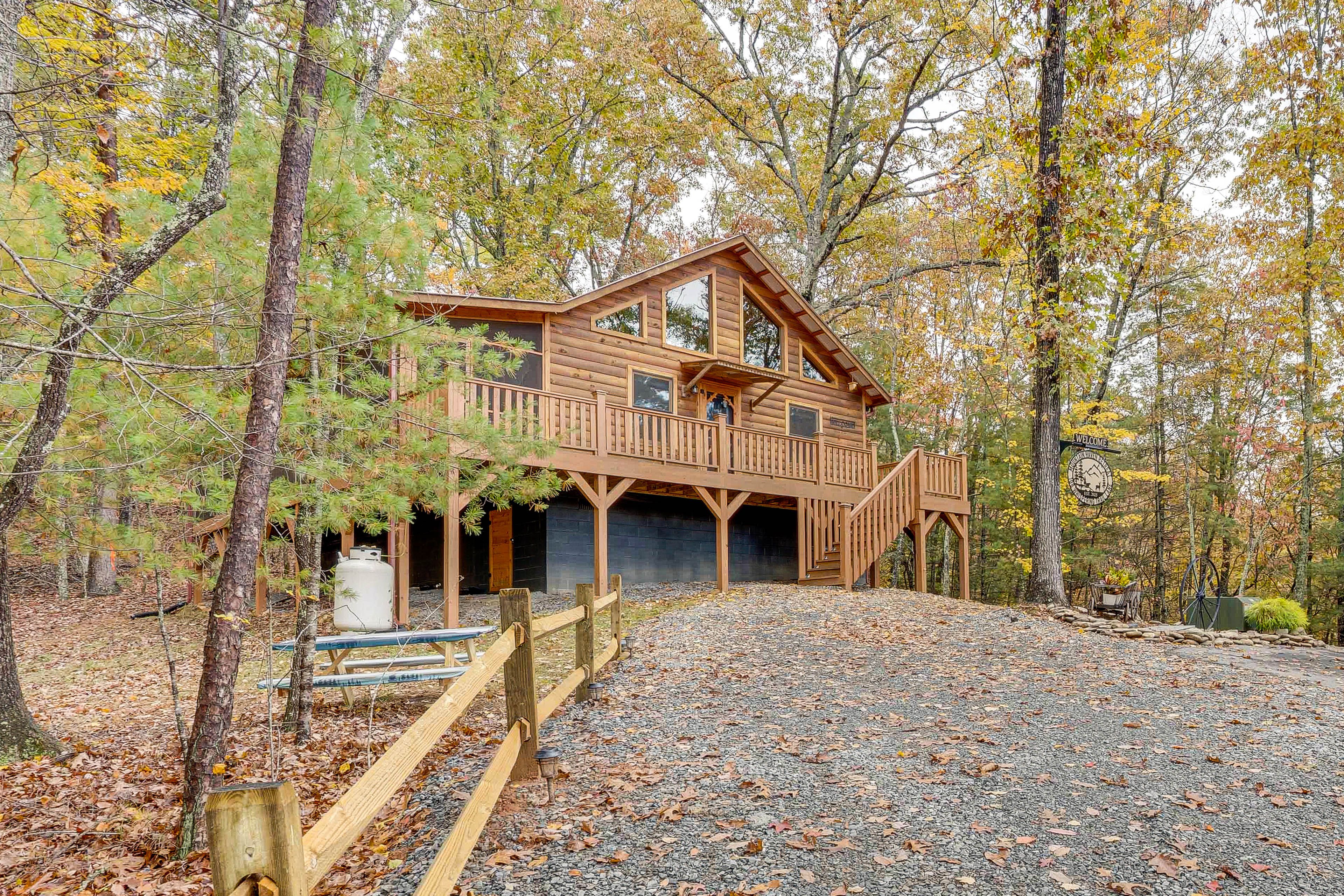 Exterior | Driveway (4 Vehicles)