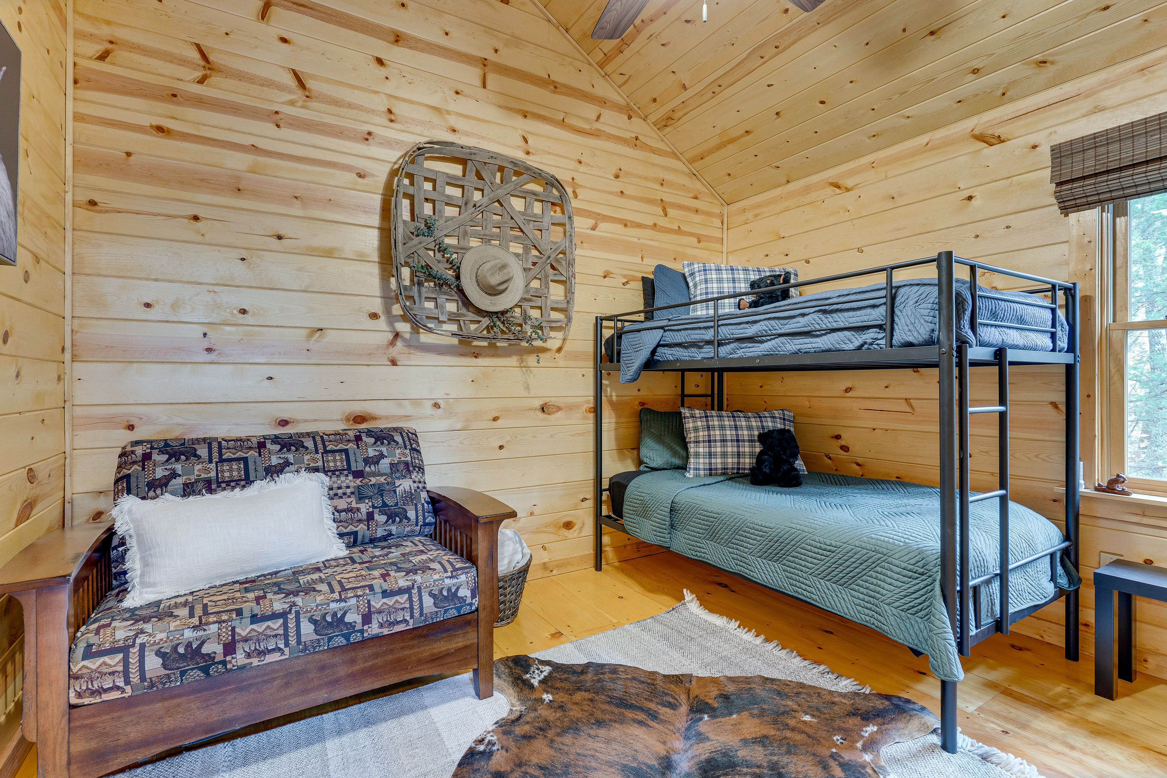 Bedroom 2 | Twin Bunk Bed | Twin Sleeper Sofa