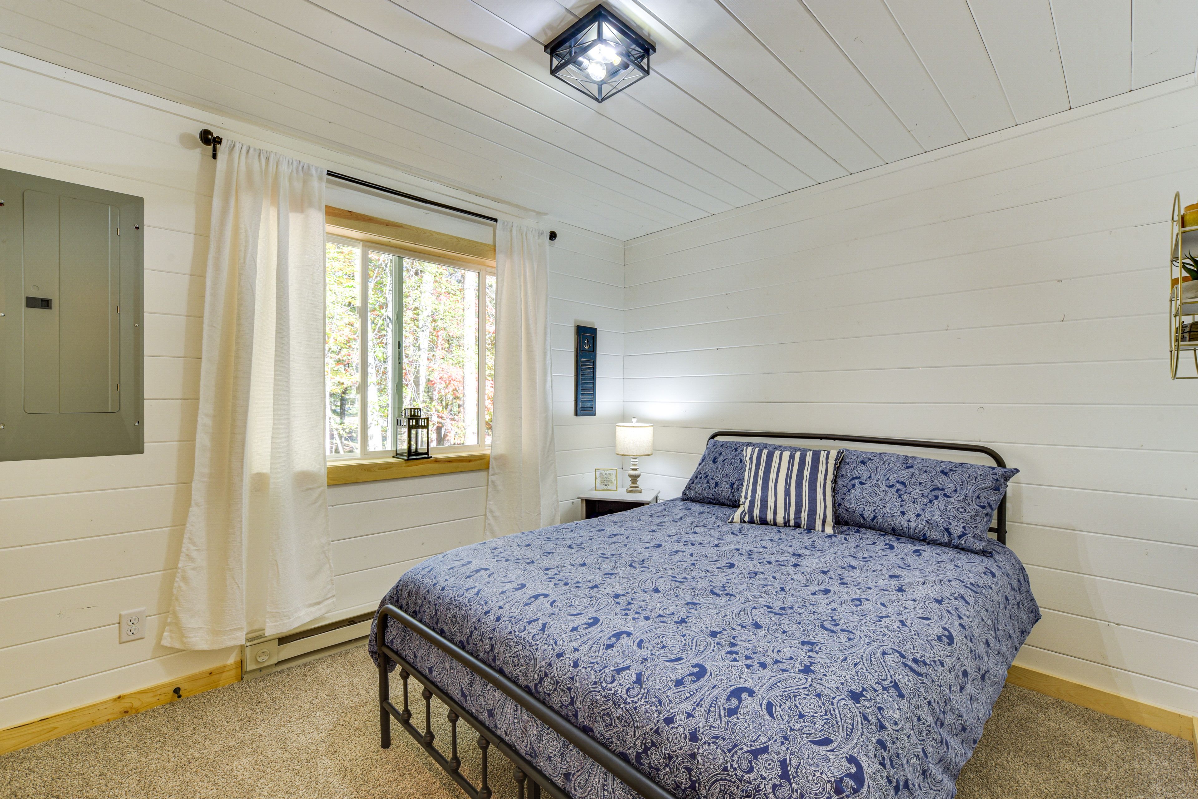 Bedroom 2 | Queen Bed