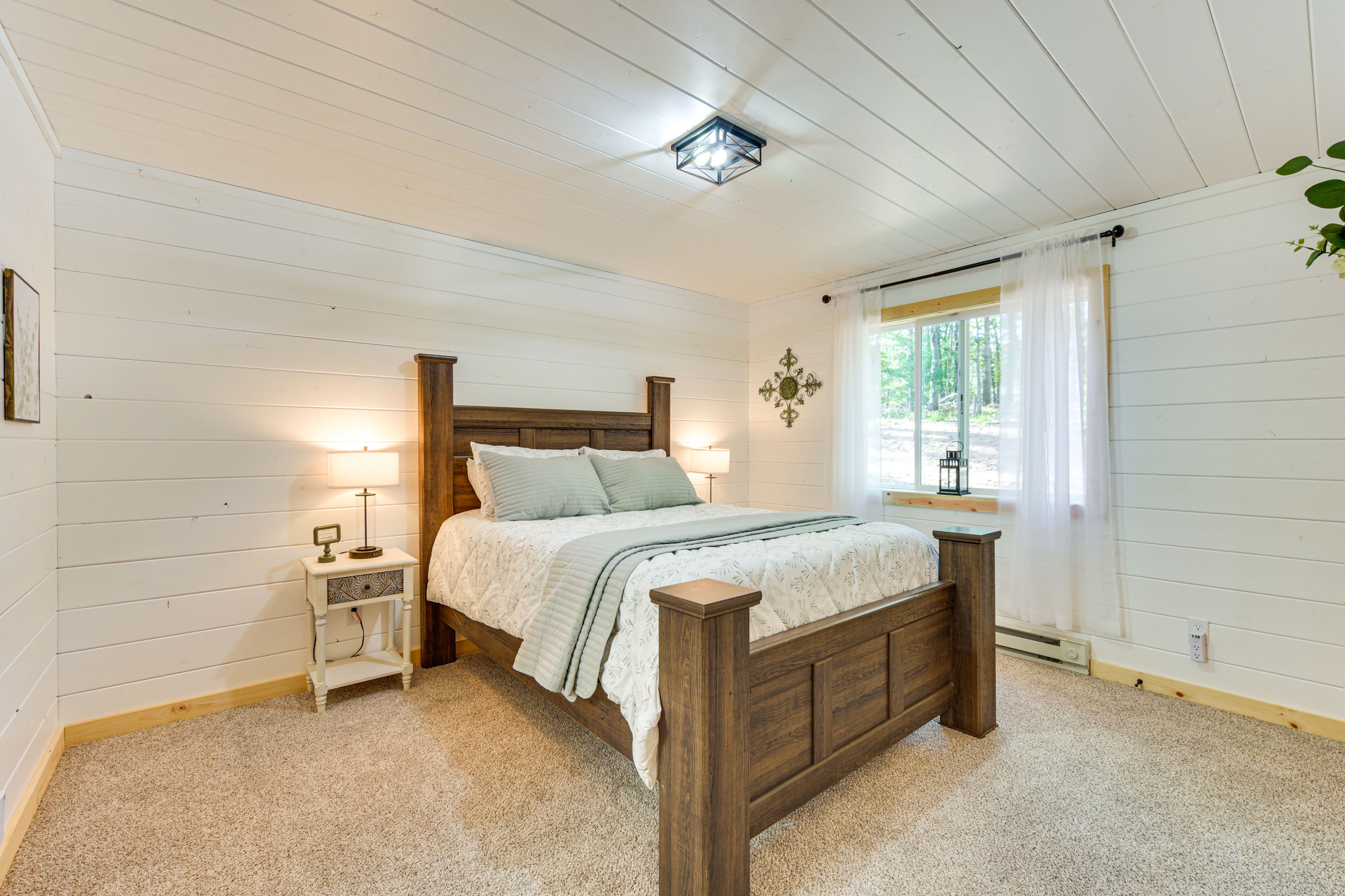 Bedroom 1 | Queen Bed | Linens Provided | En-Suite Bathroom