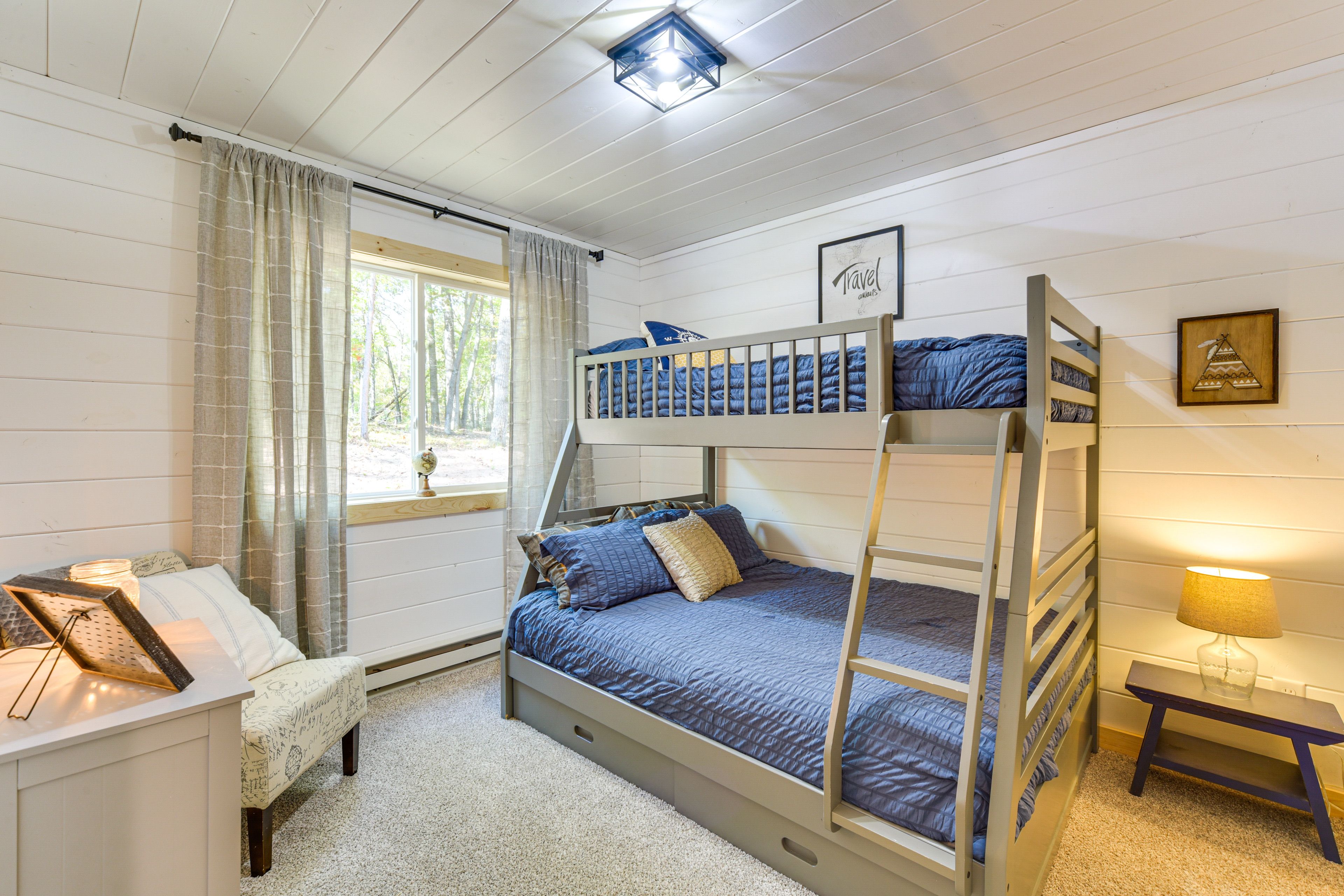Bedroom 3 | Twin/Full Bunk Bed