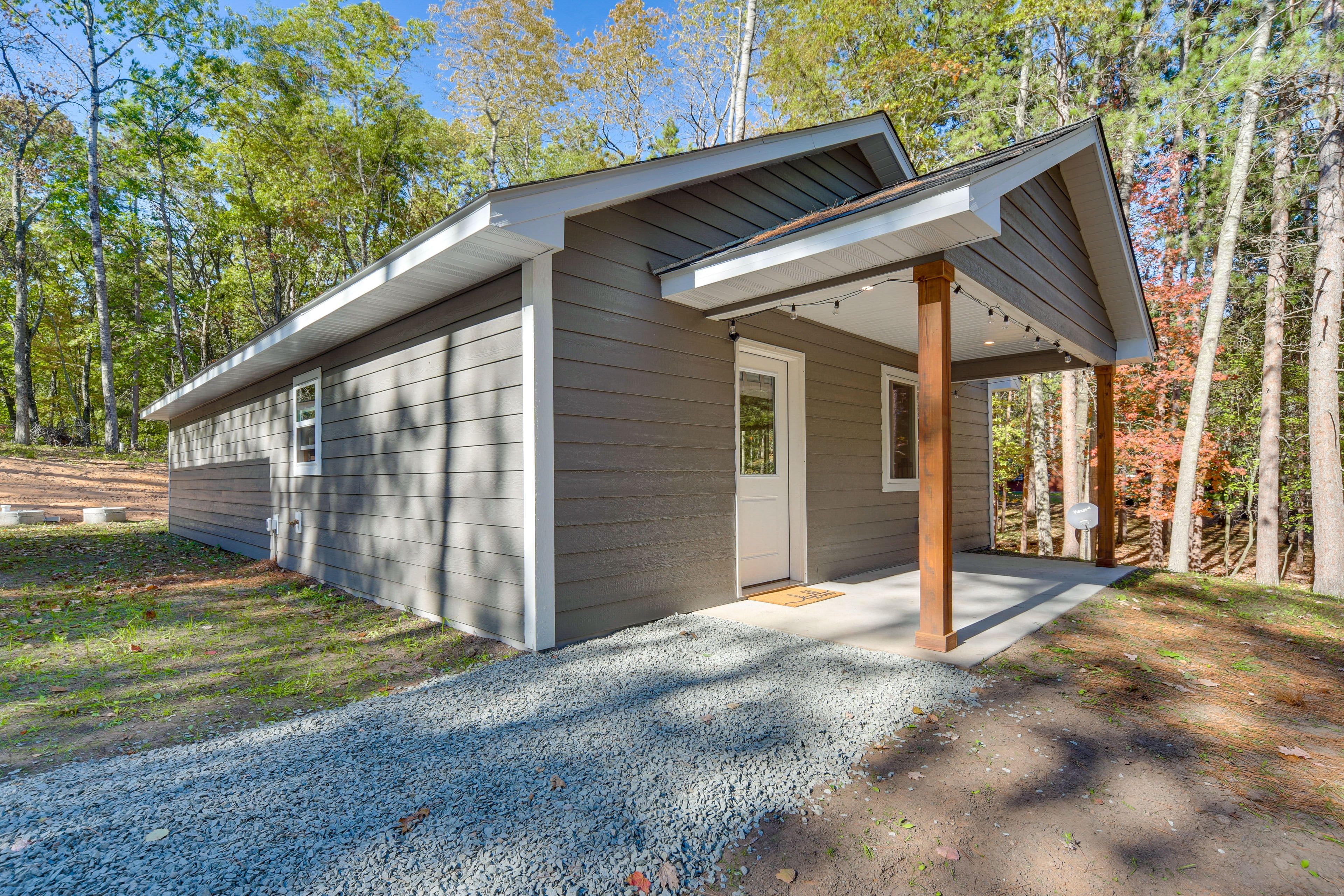 Property Exterior | Single-Story Cottage