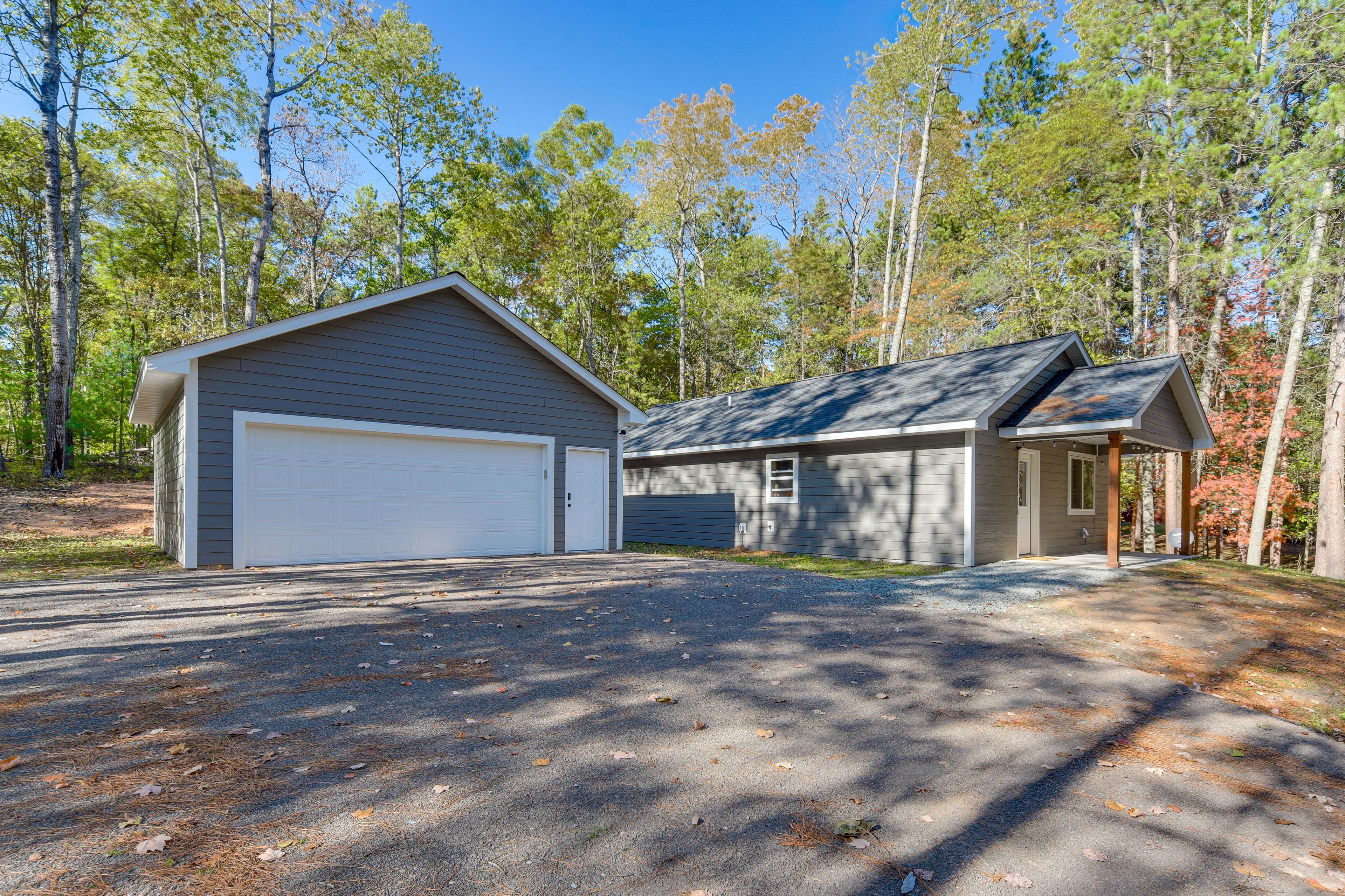 Parking | Driveway (2 Vehicles) | Boat Trailer Parking (1 Max)