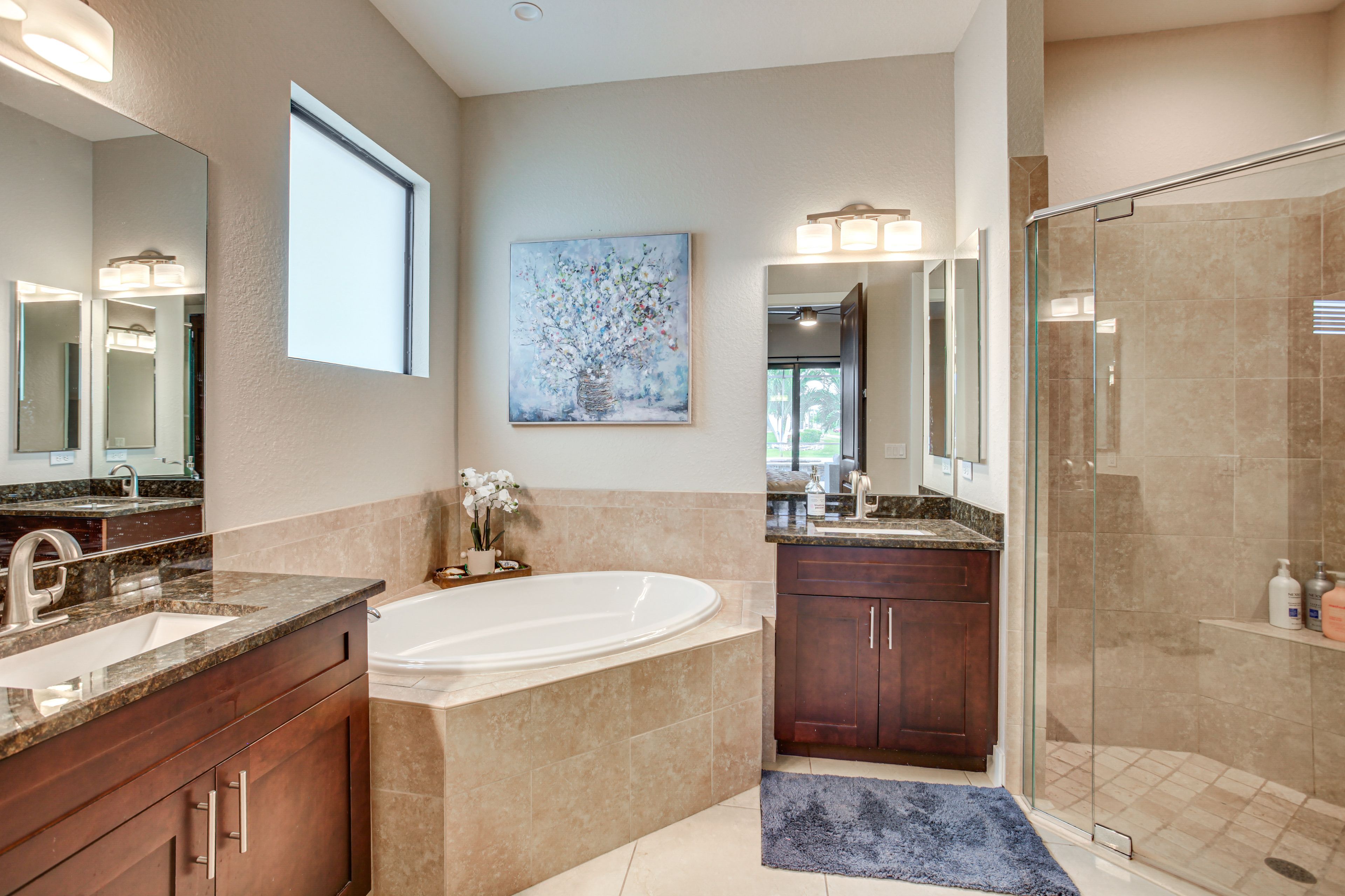 Full Bathroom | Complimentary Toiletries | Towels Provided