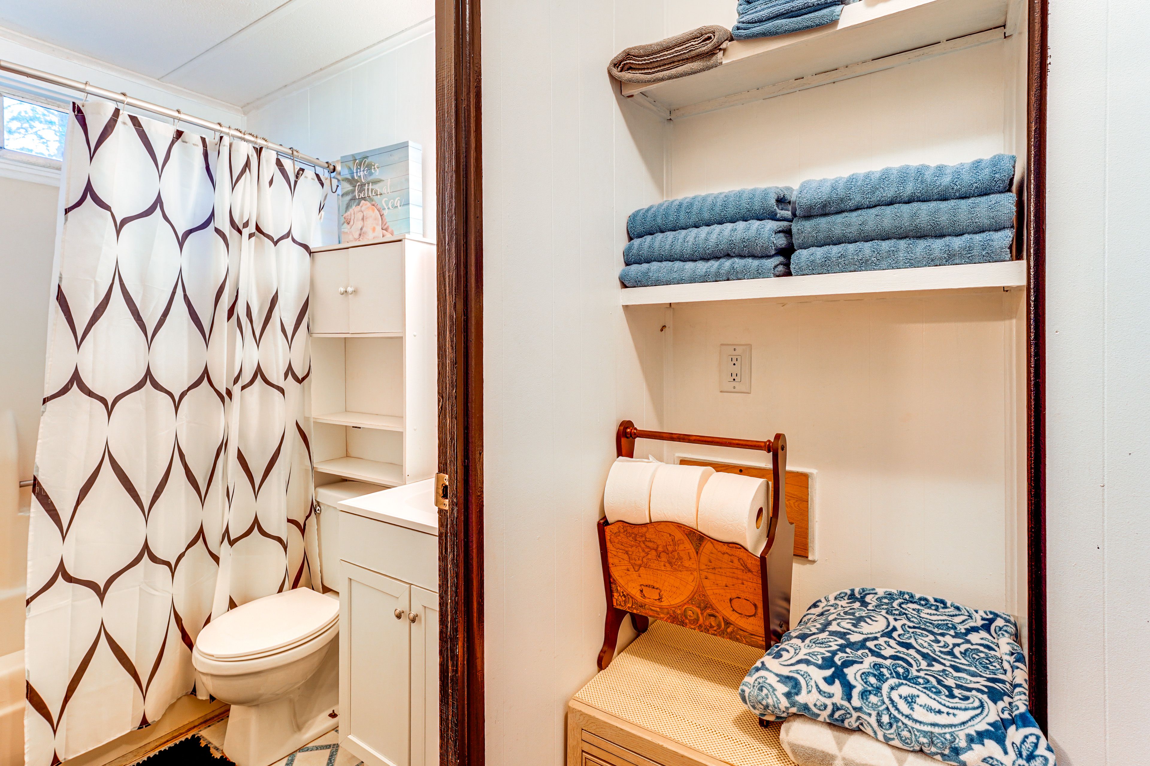 Full Bathroom | Towels Provided