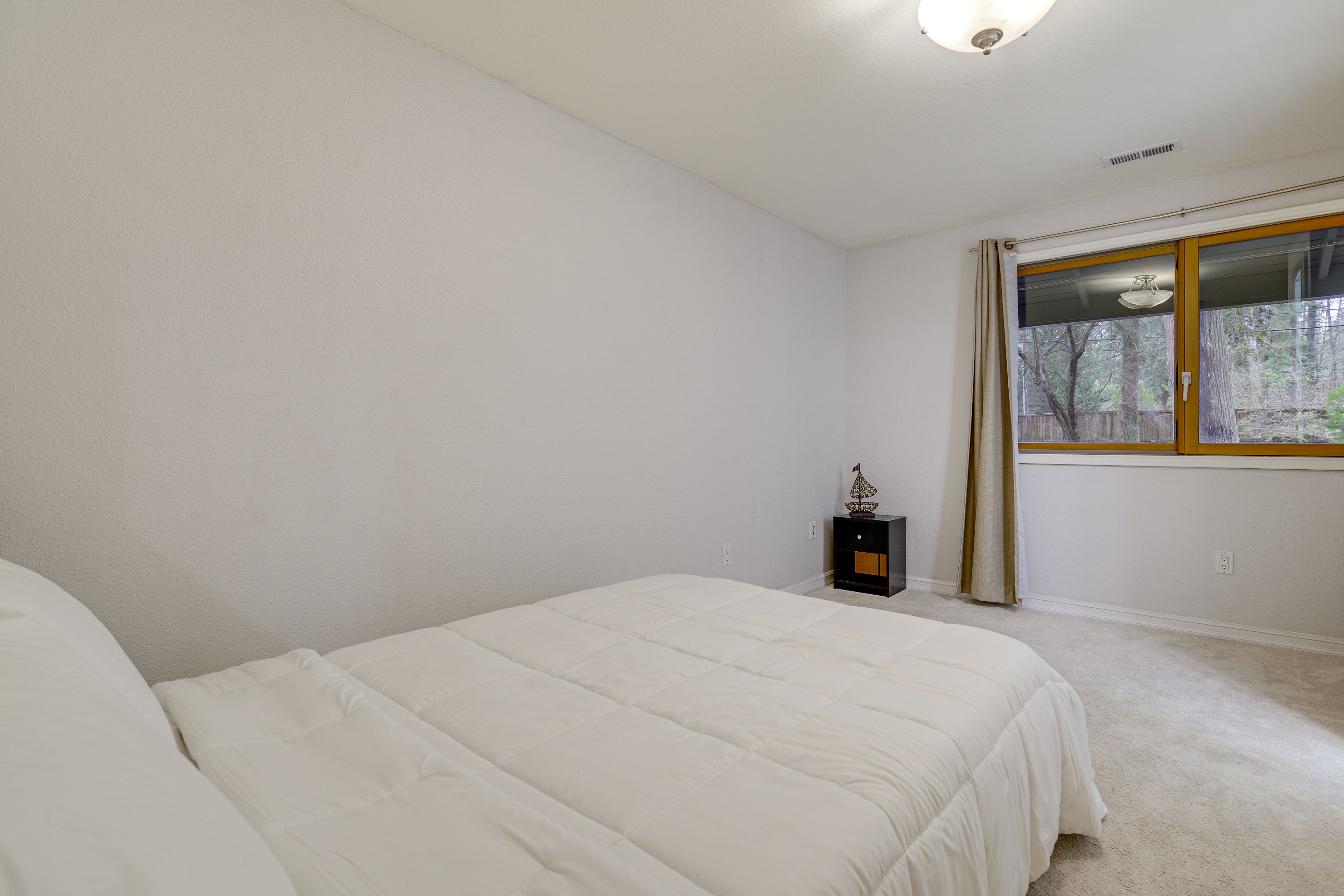 Bedroom 2 | Queen Bed | 2nd Floor