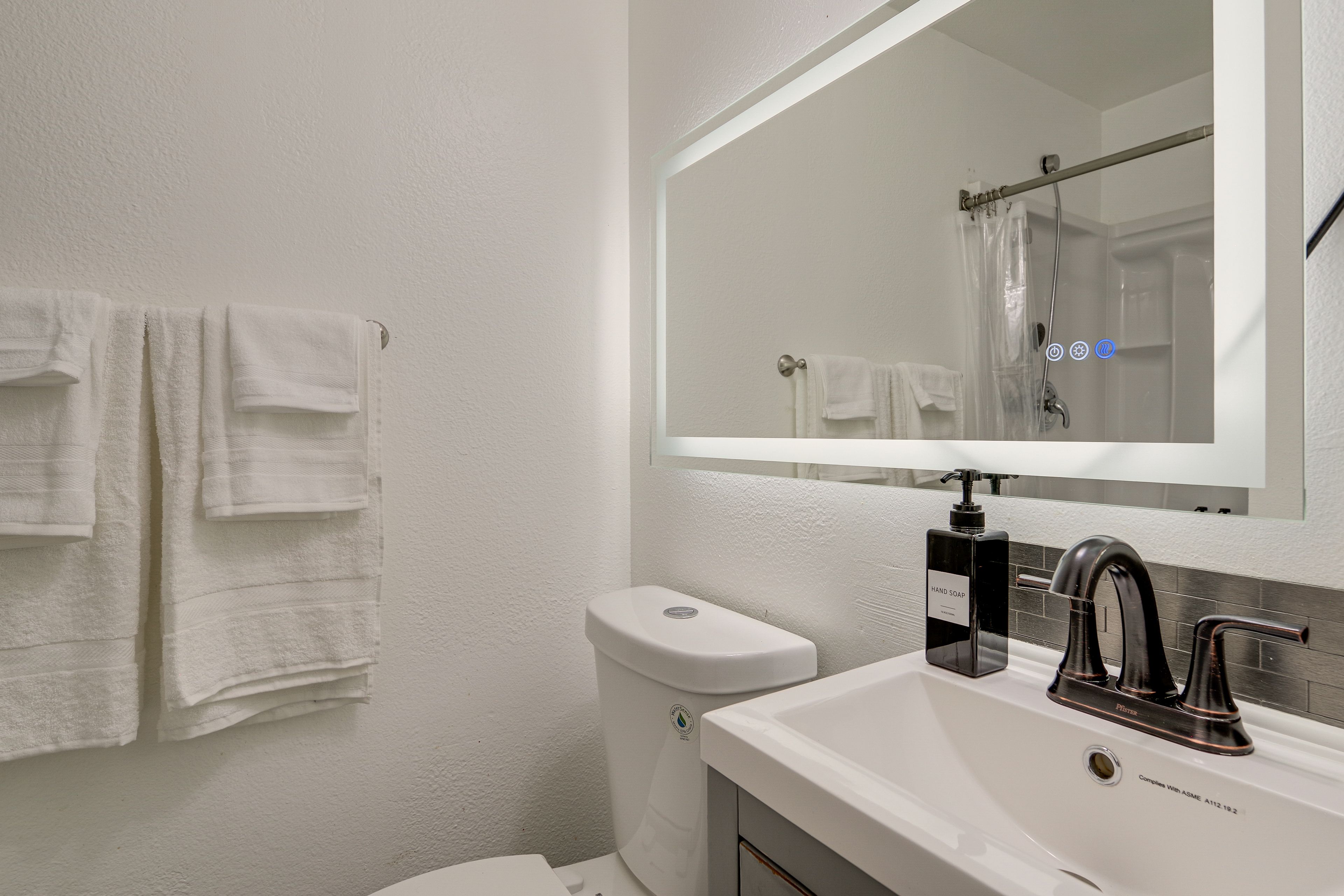 En-Suite Bathroom | 2nd Floor