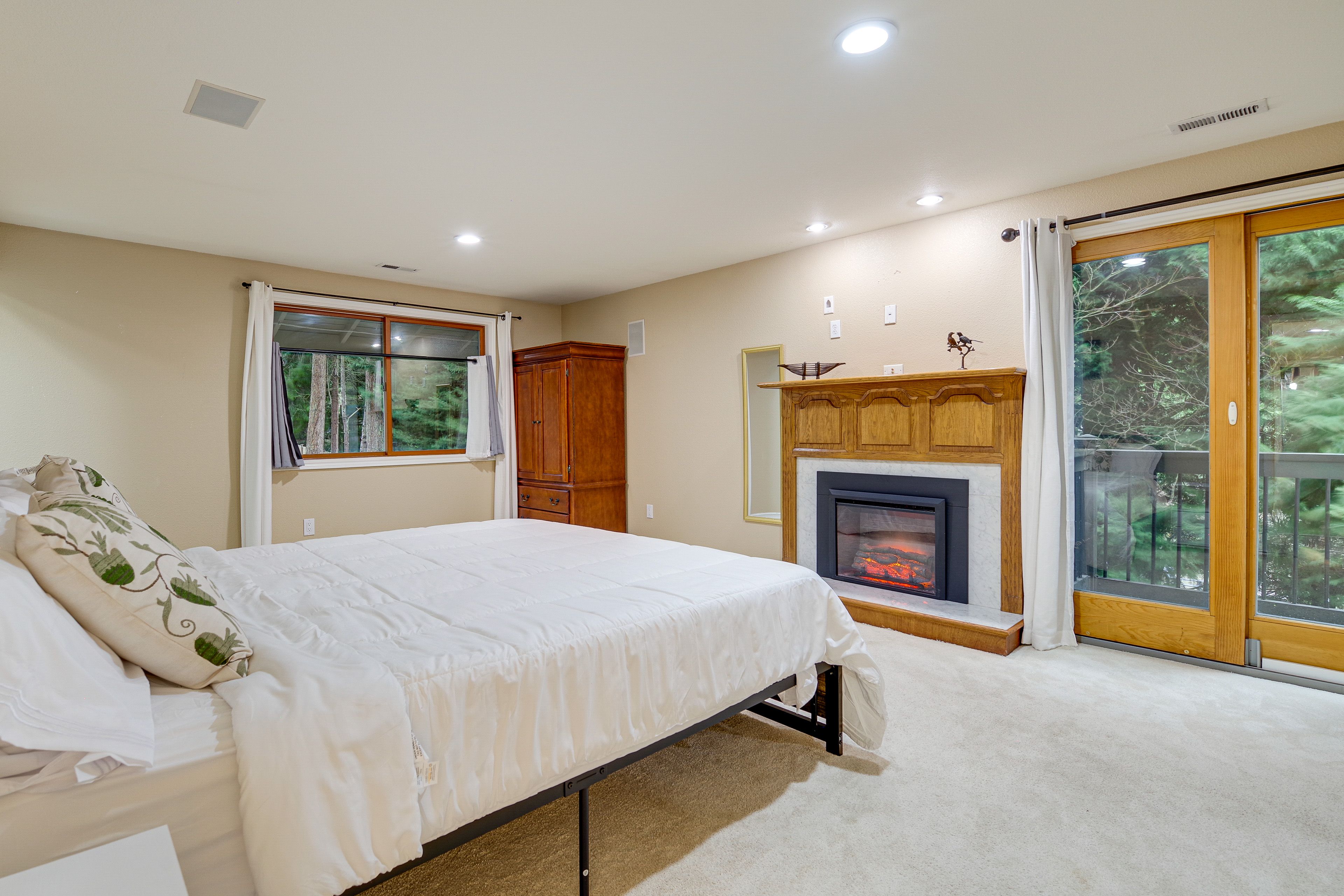 Bedroom 1 | California King Bed | 2nd Floor