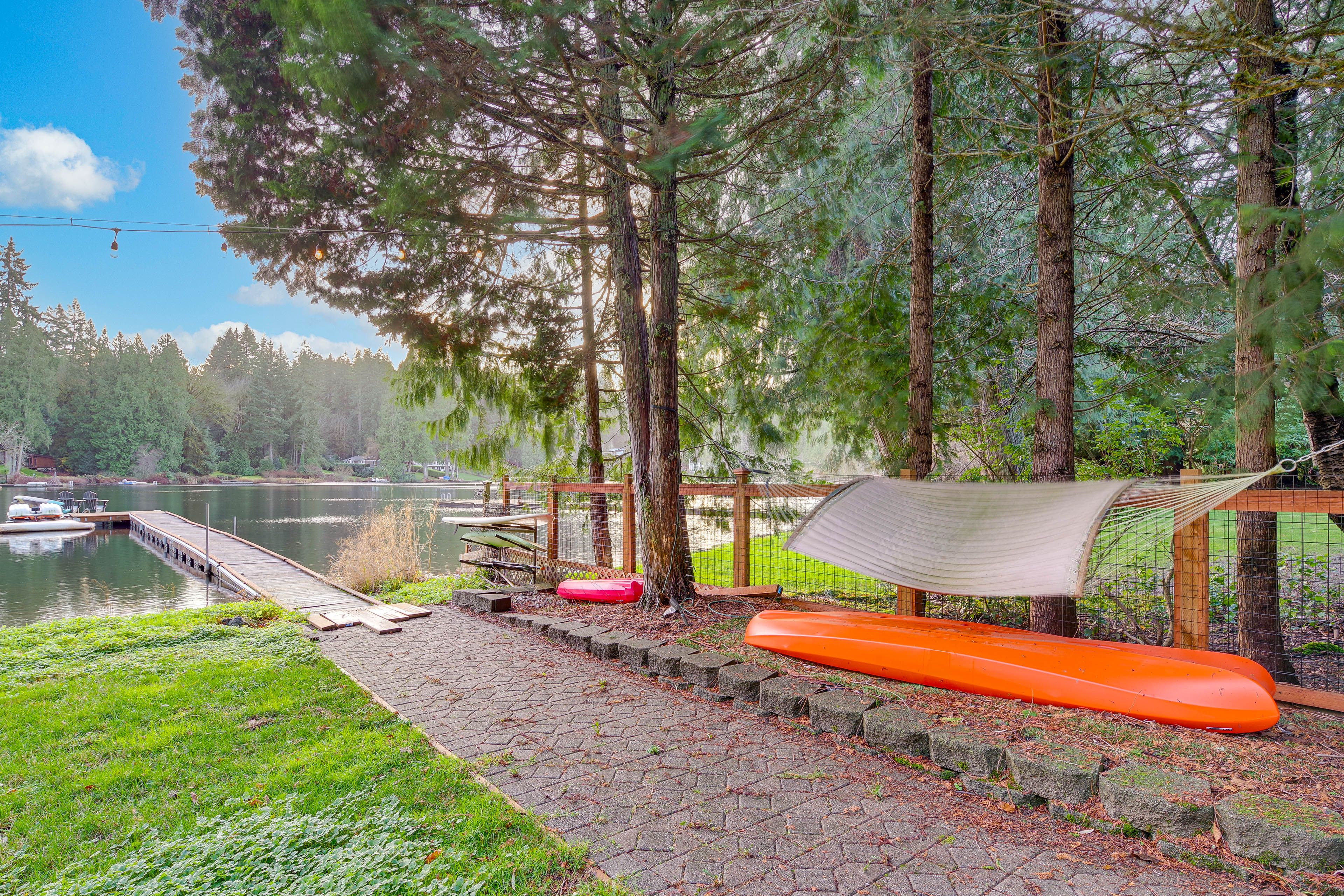 Lake Access On-Site | Private Dock | Kayaks Provided