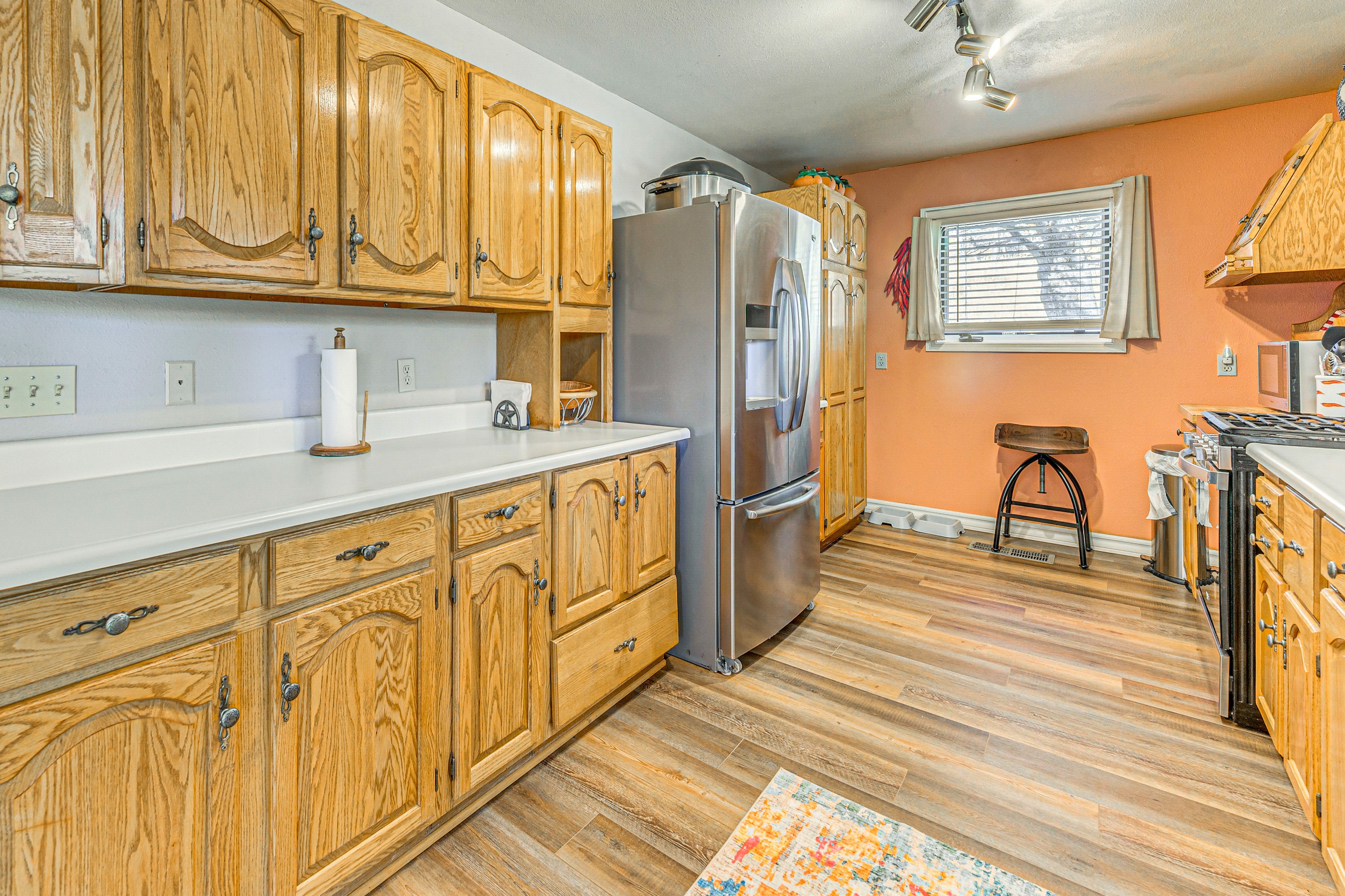 Fully Stocked Kitchen | Drip & Espresso Coffee Maker | Blender | Main Level