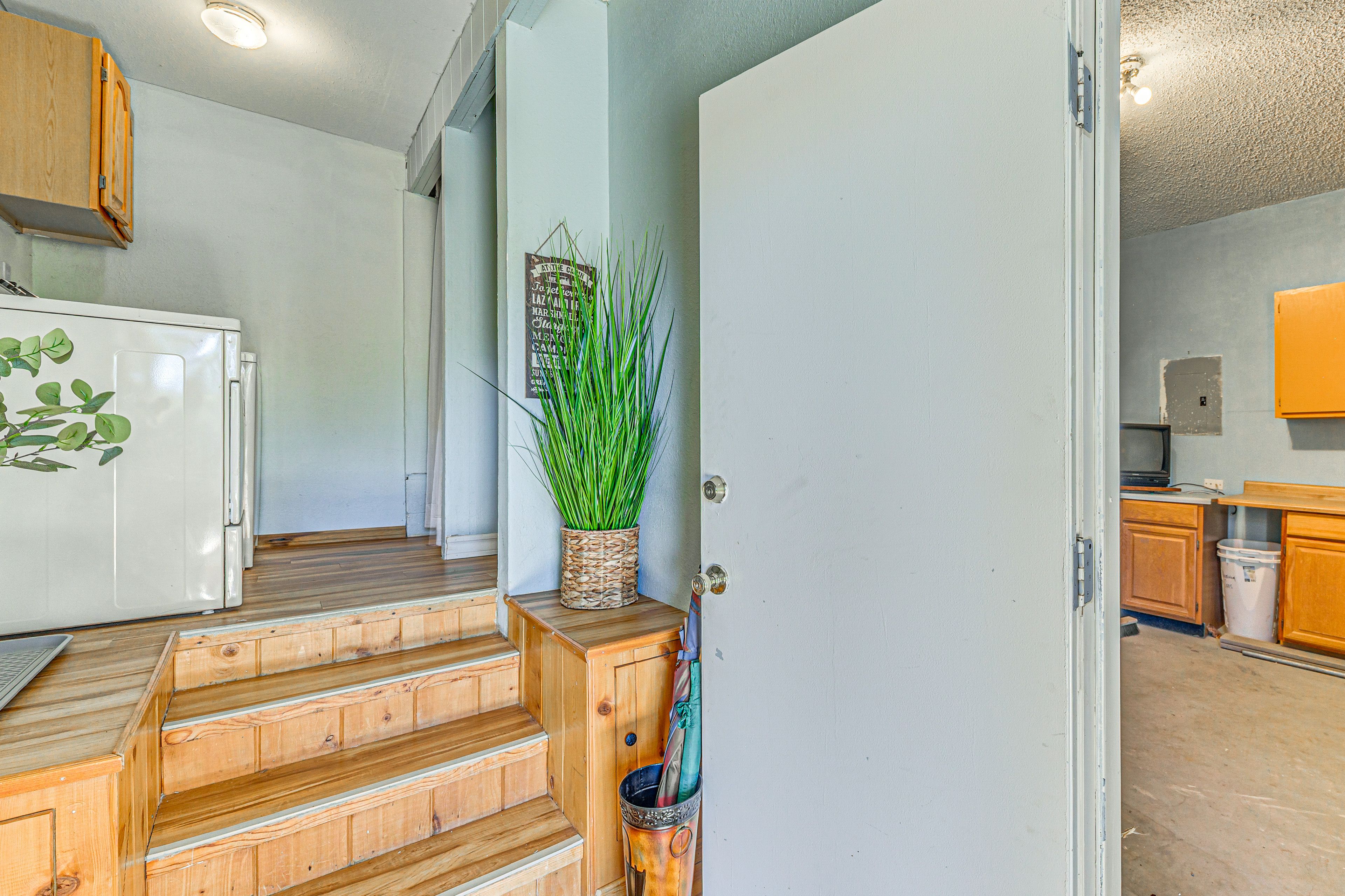 Entryway | Lower Level