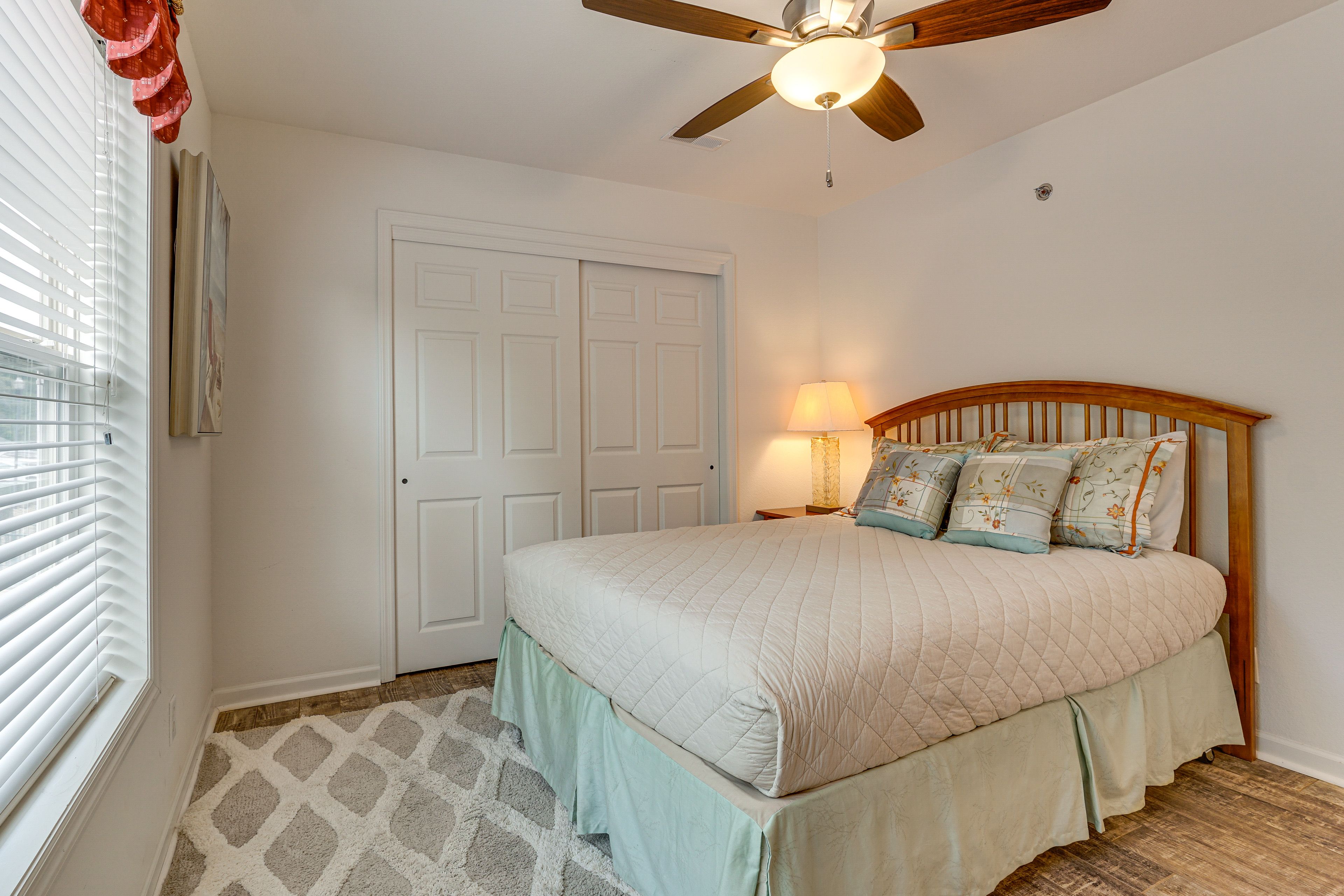 Bedroom 2 | Queen Bed