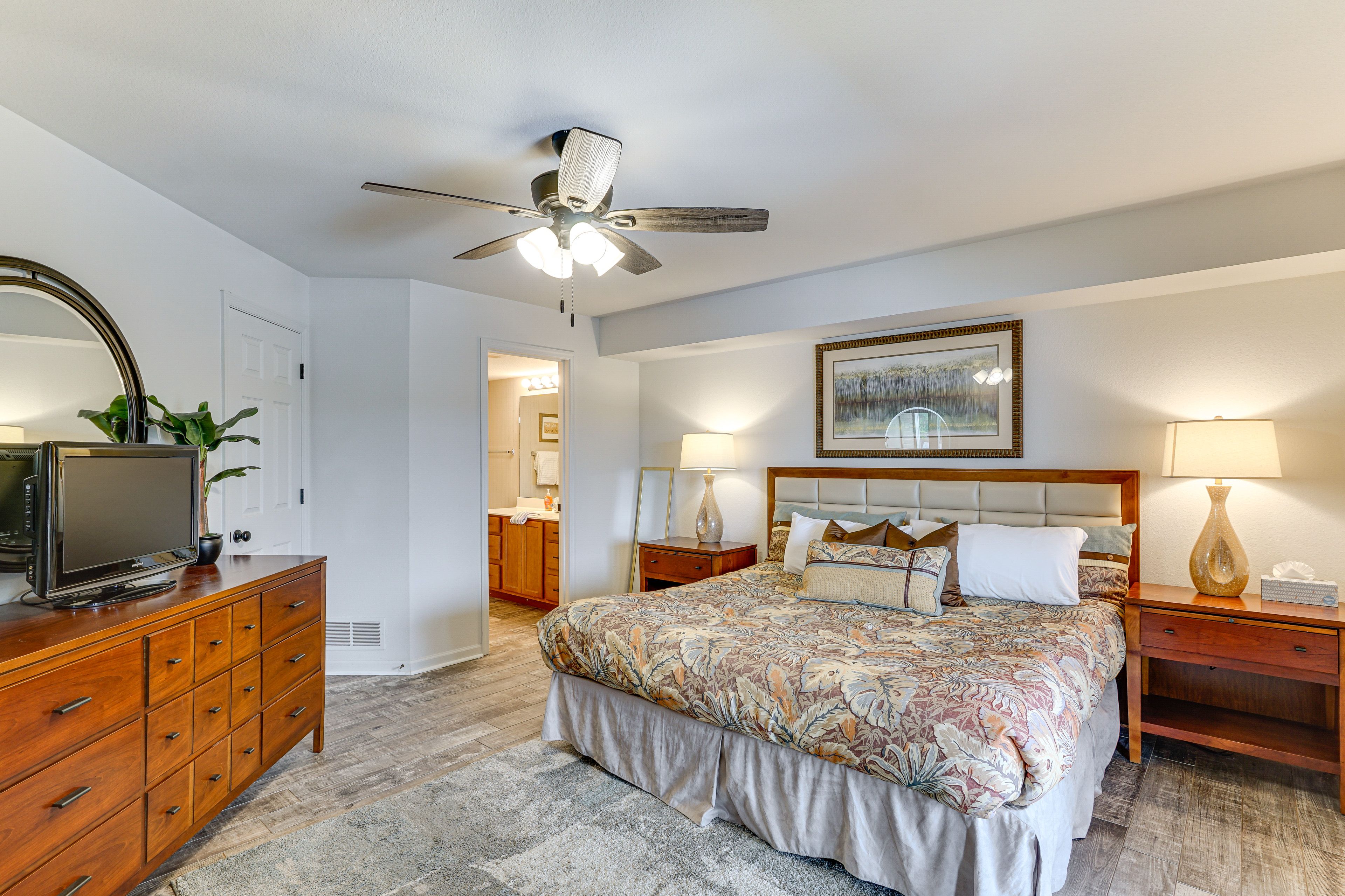 Bedroom 1 | King Bed | Linens
