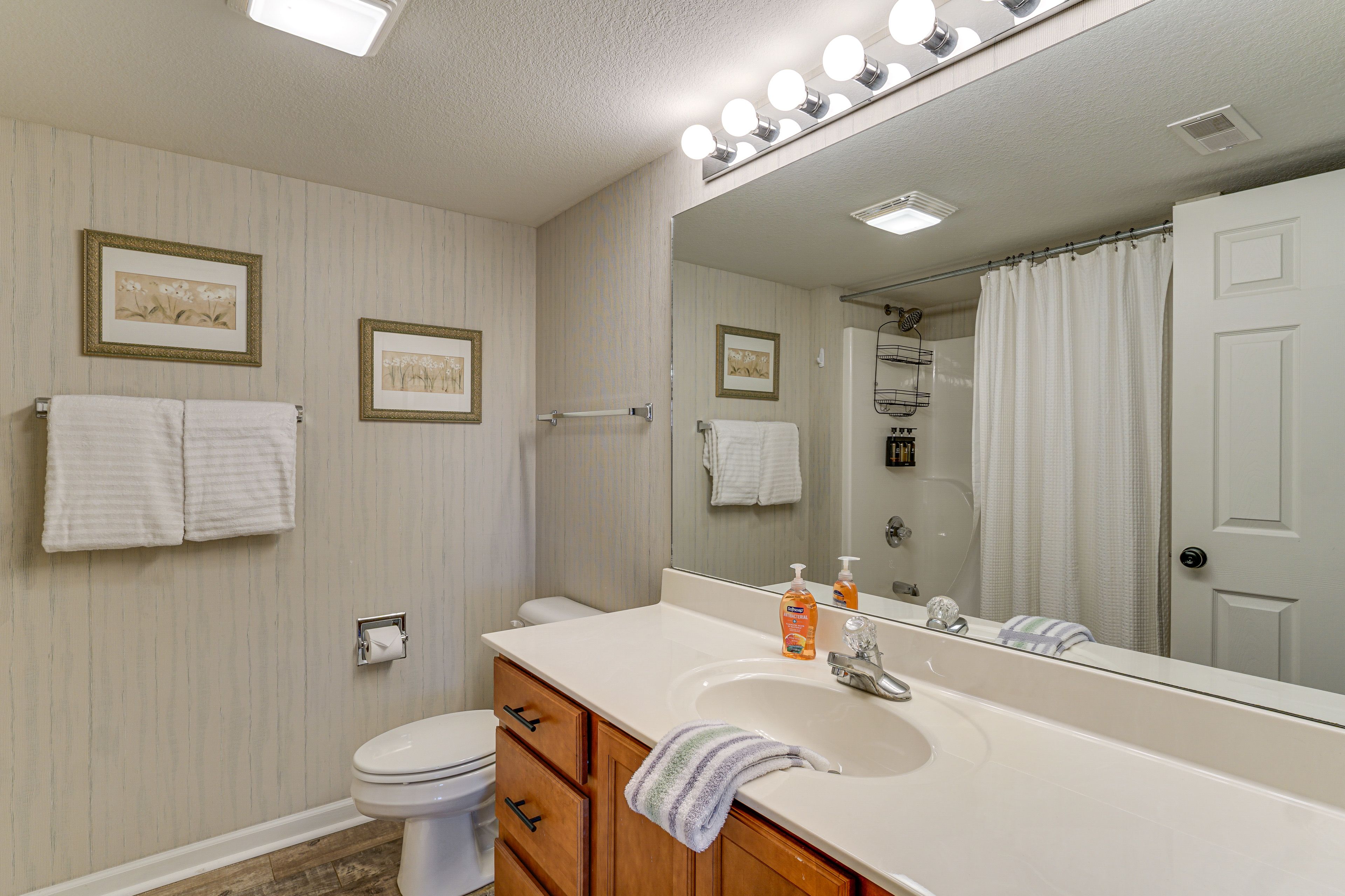 Full Bath | Towels