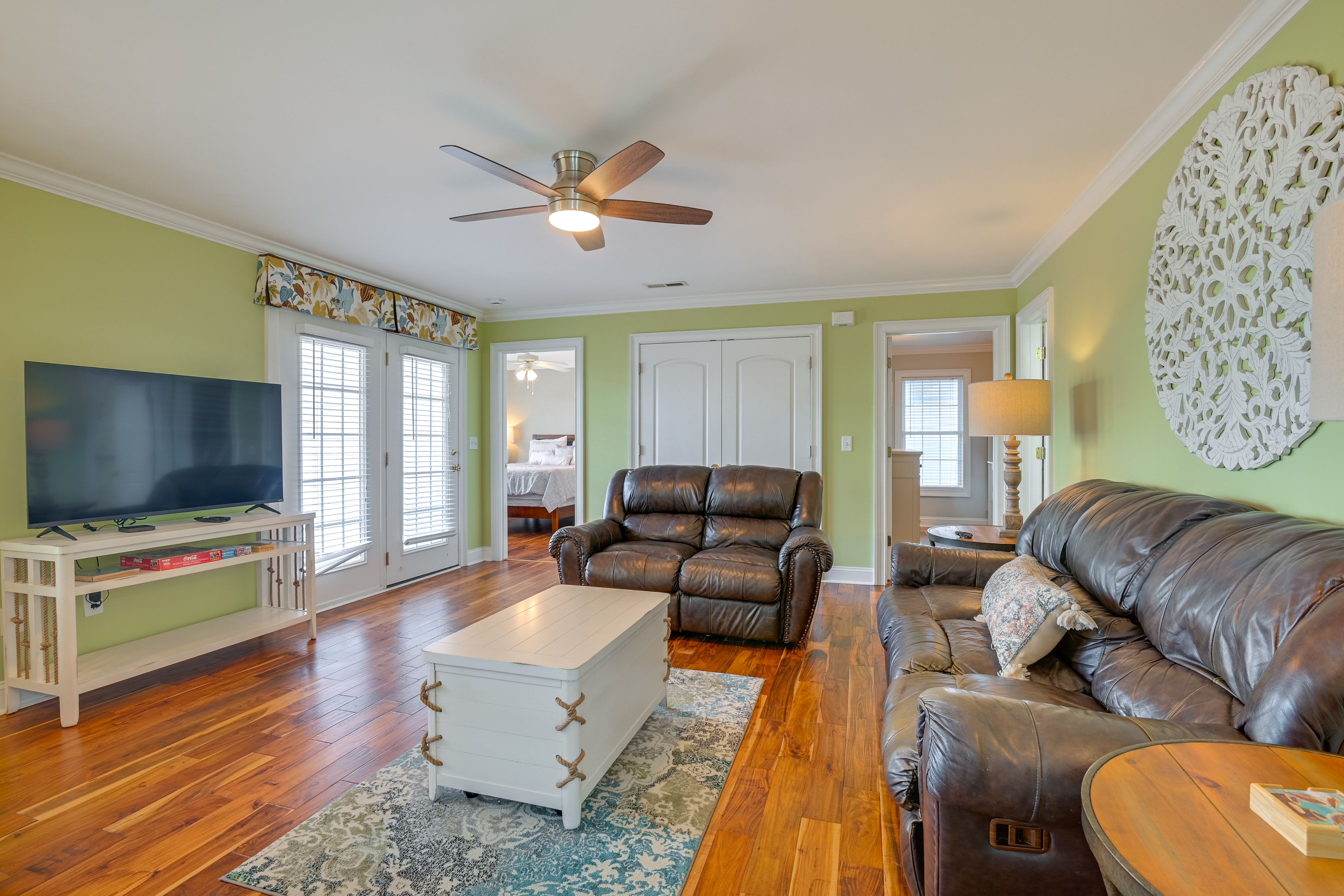 Family Room | Smart TV | Board Games | Table | 1st Floor